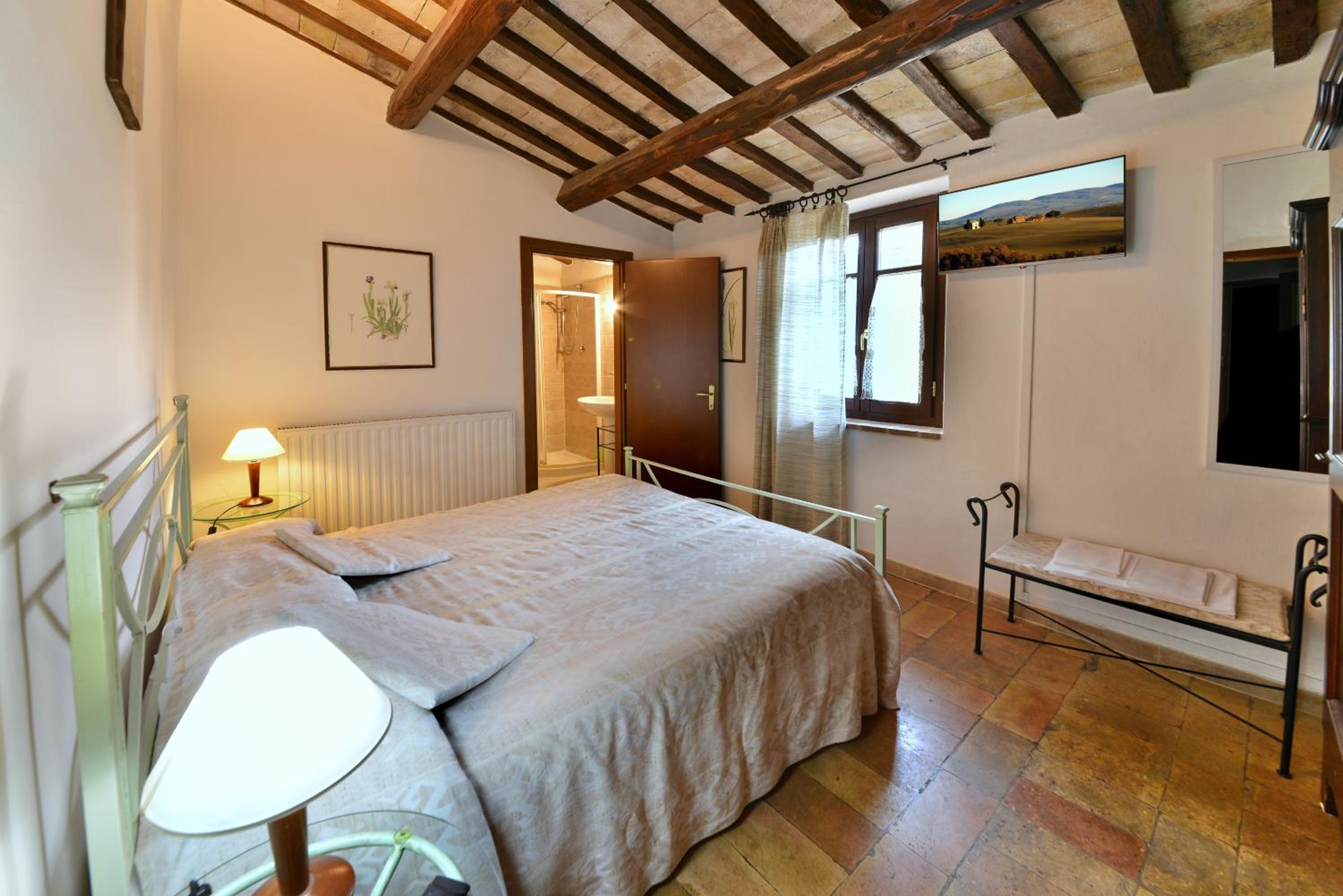 Double Room - Photo 12