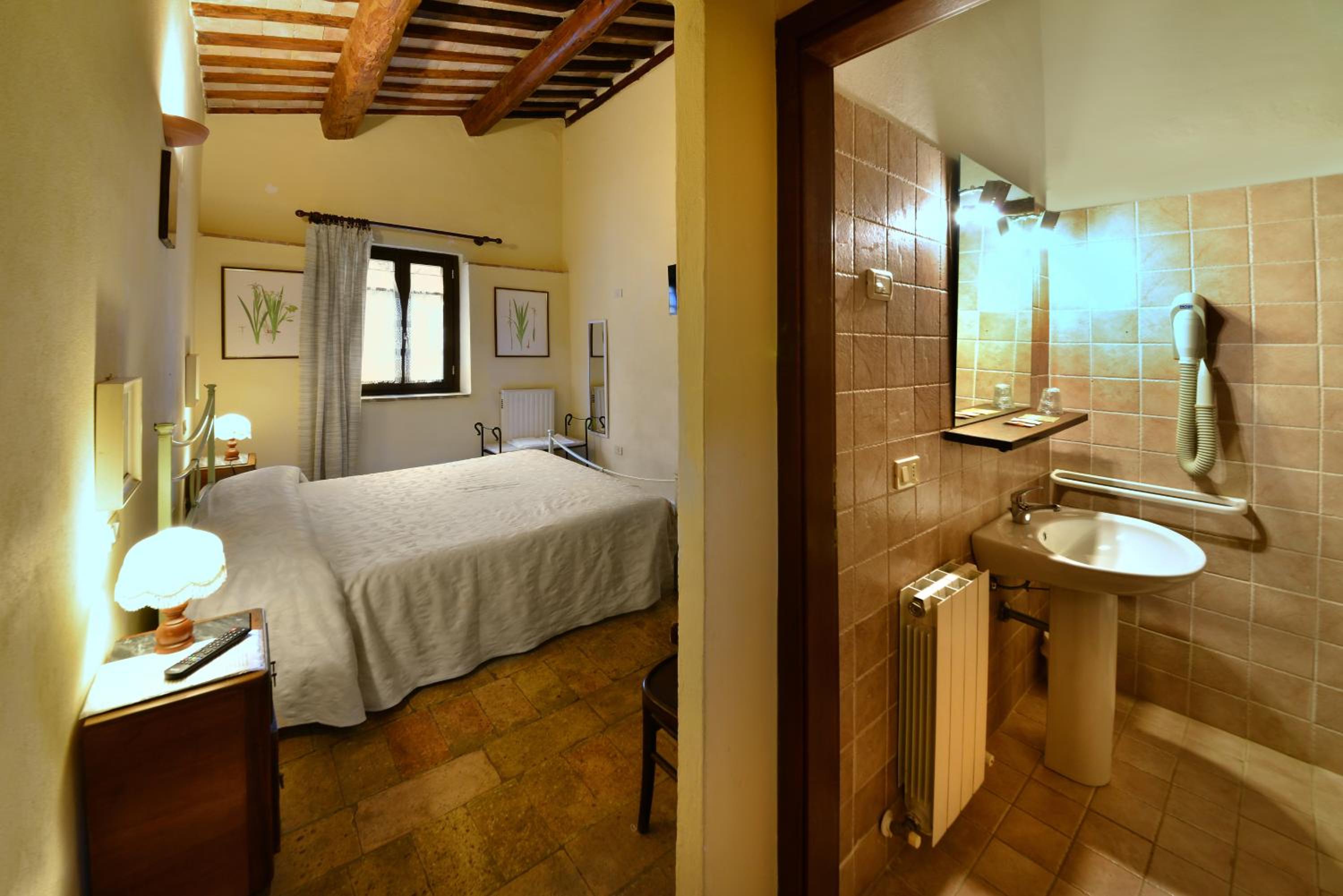 Double Room - Photo 3