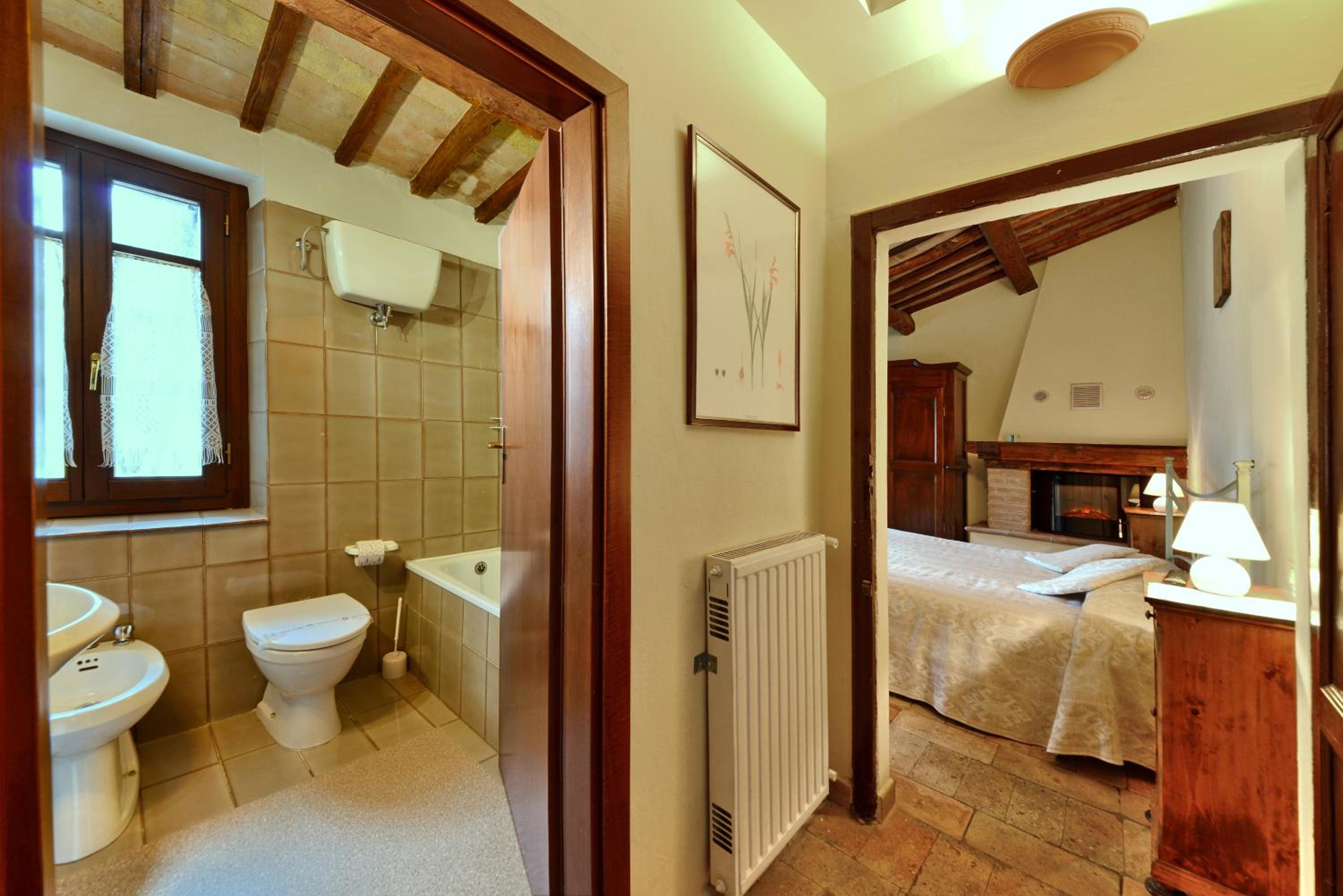 Double Room - Photo 11
