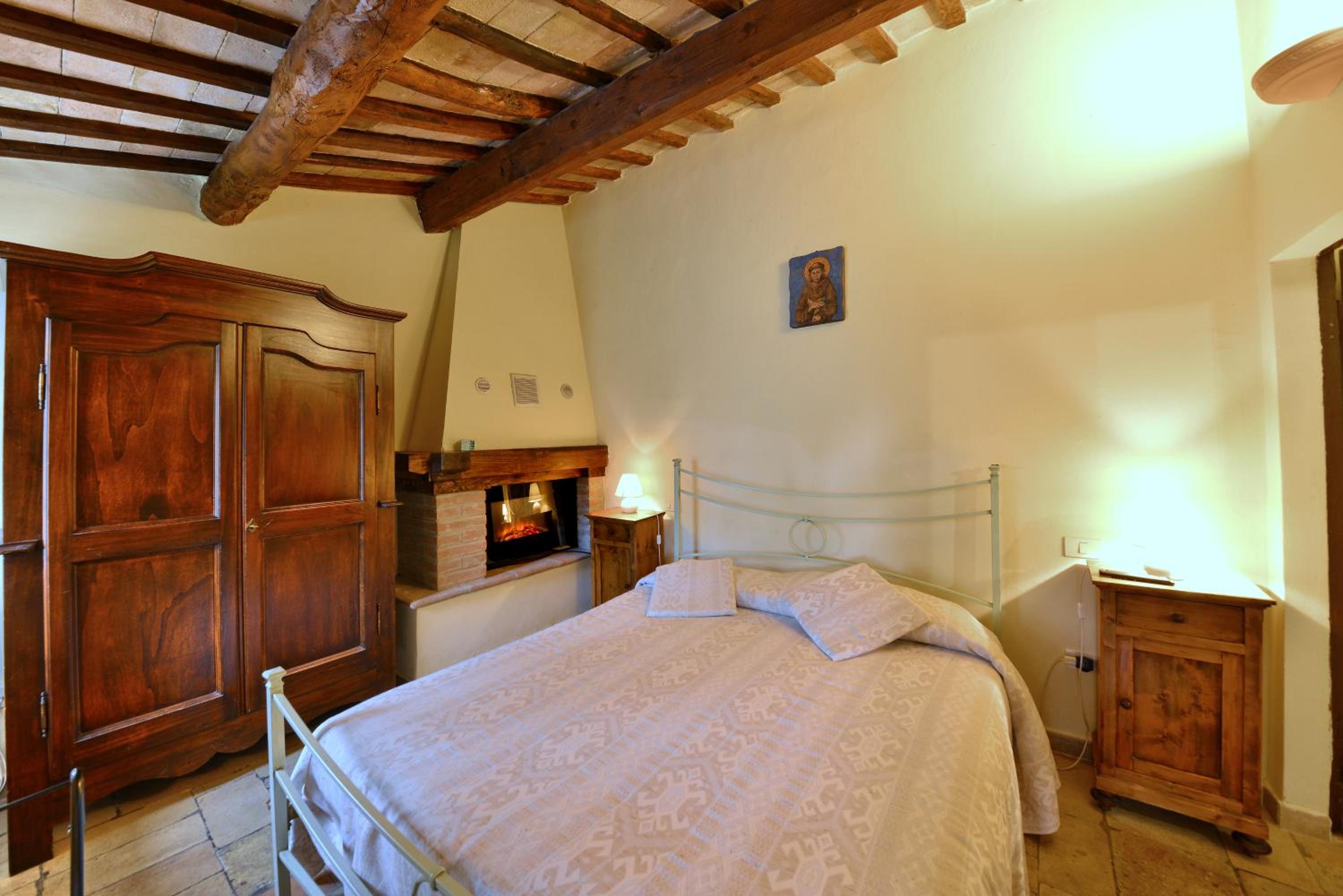 Double Room - Photo 5