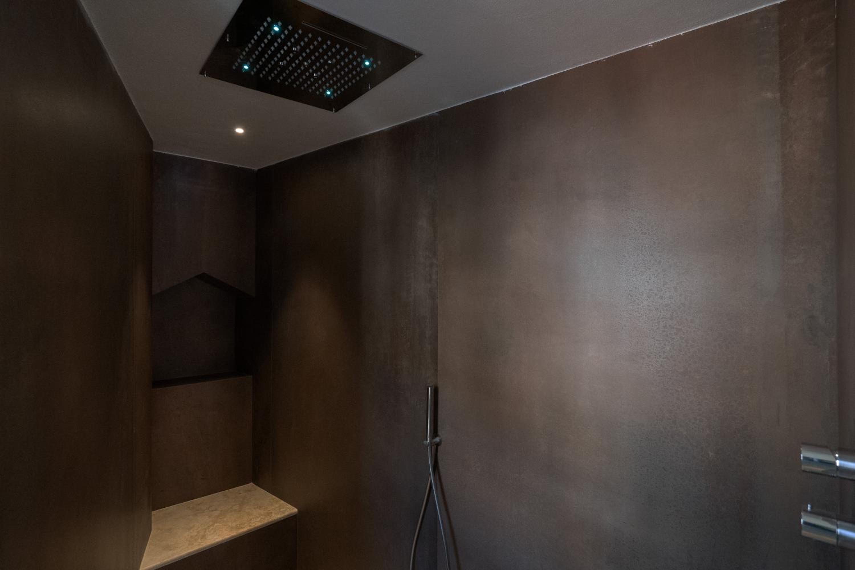 Superior Suite - Photo 38