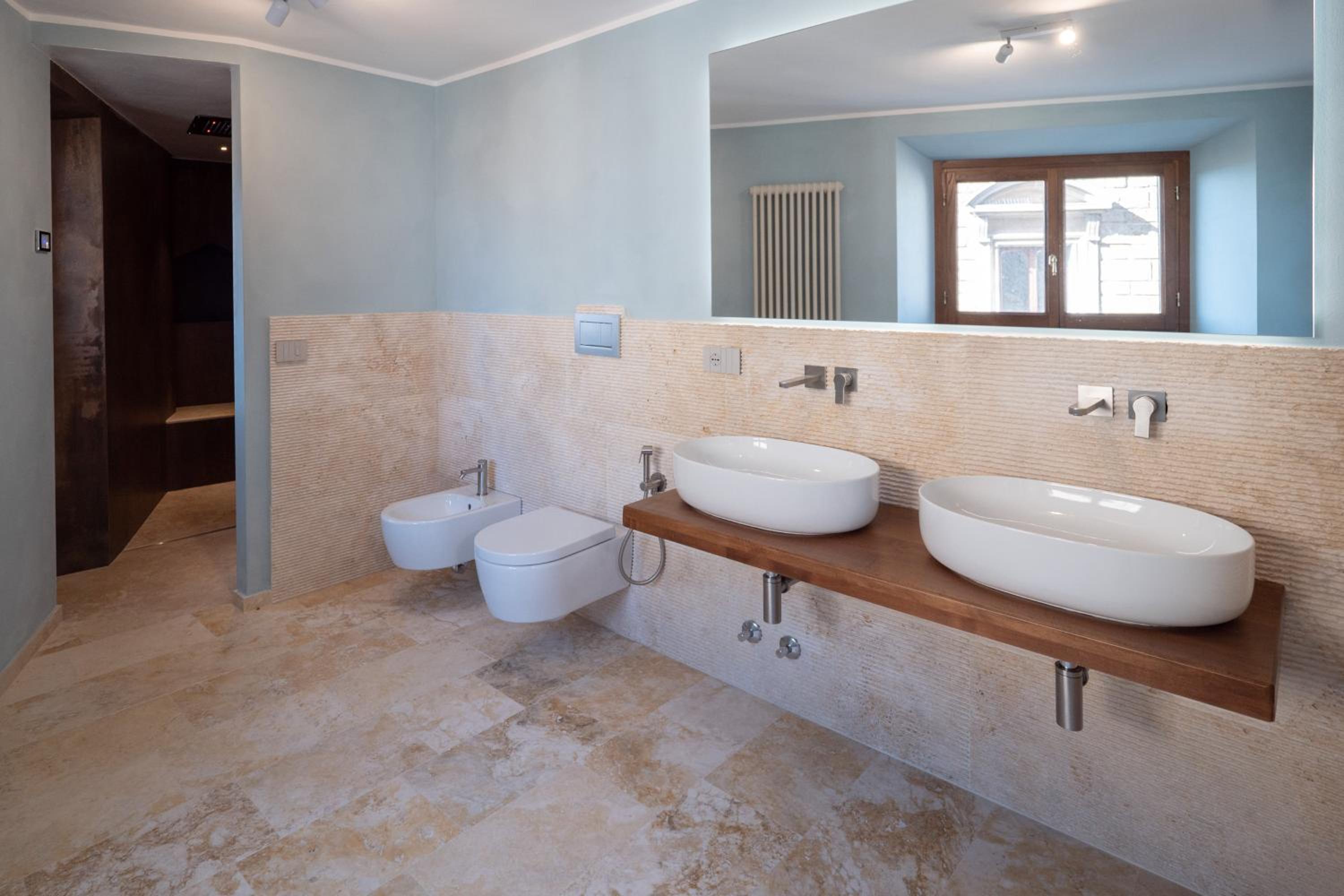 Superior Suite - Photo 25