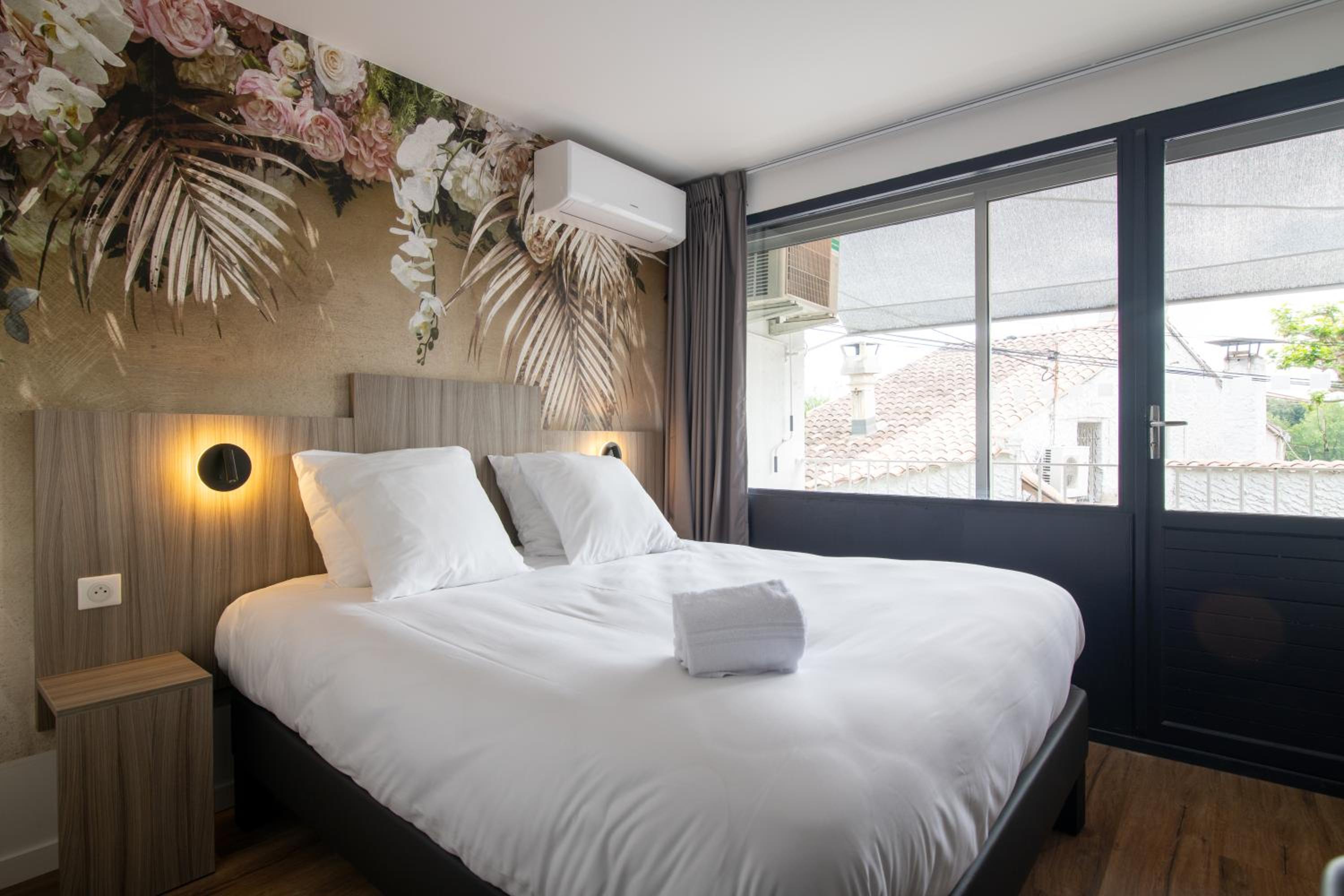 Standard Double Room Rhône Side - 1st Floor - Photo 1