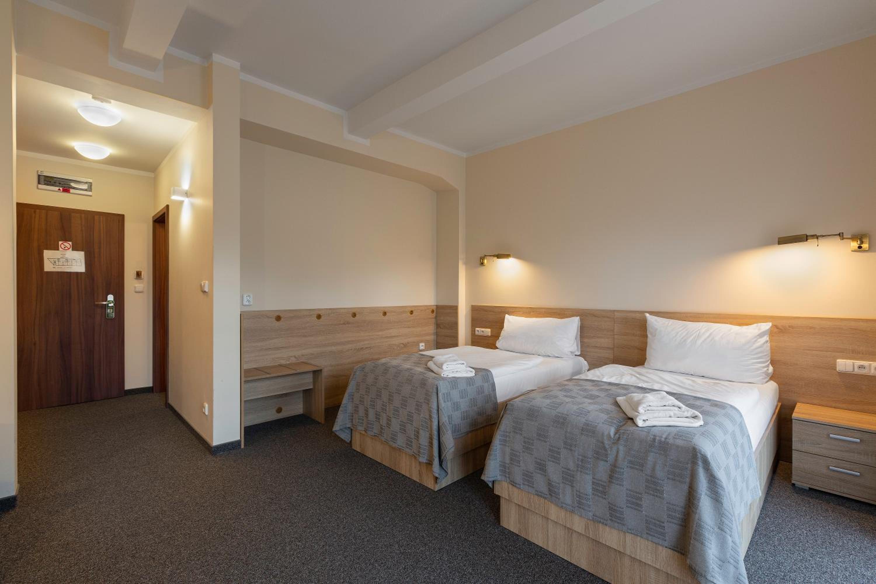 Twin Room with Garden View - Photo 11