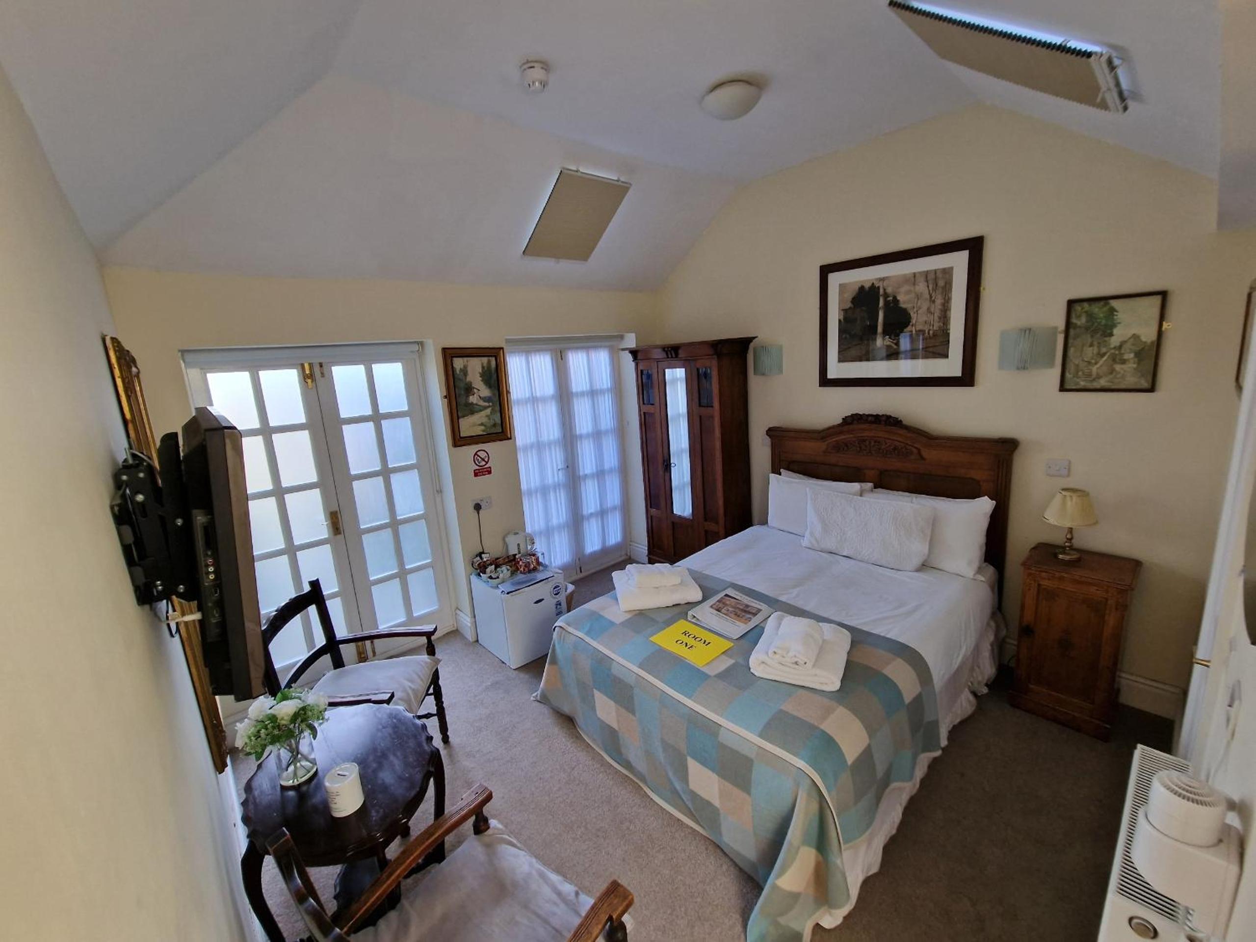 Double Room with Private Bathroom photo 1