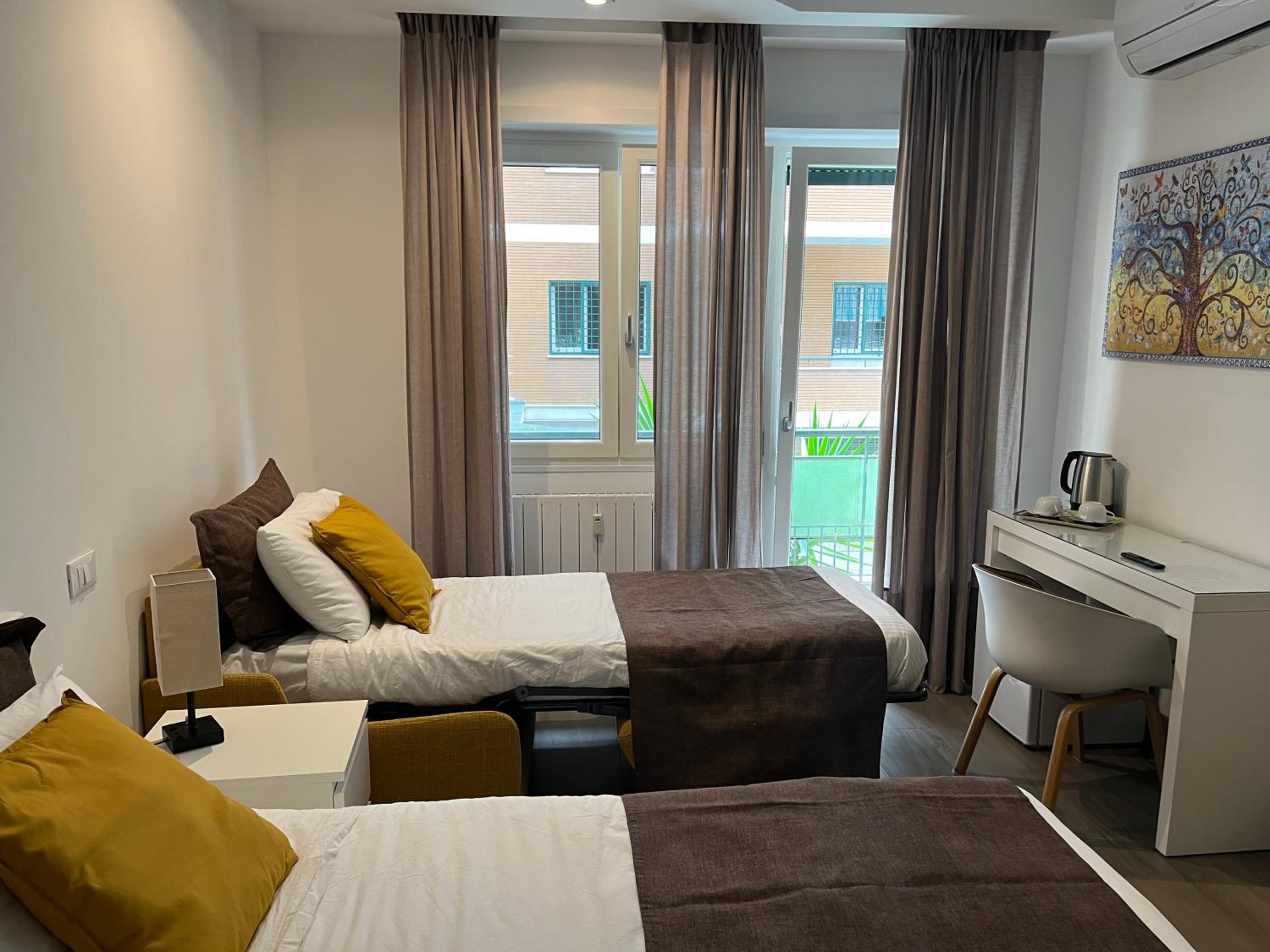 Triple Room with Private Bathroom photo 2
