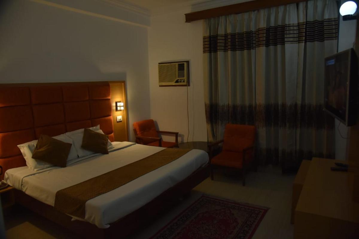 Deluxe Room - Photo 3