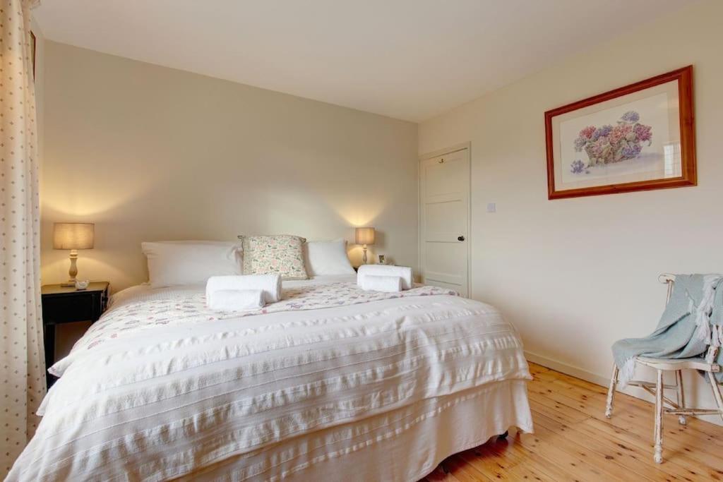 Three-Bedroom House photo 3