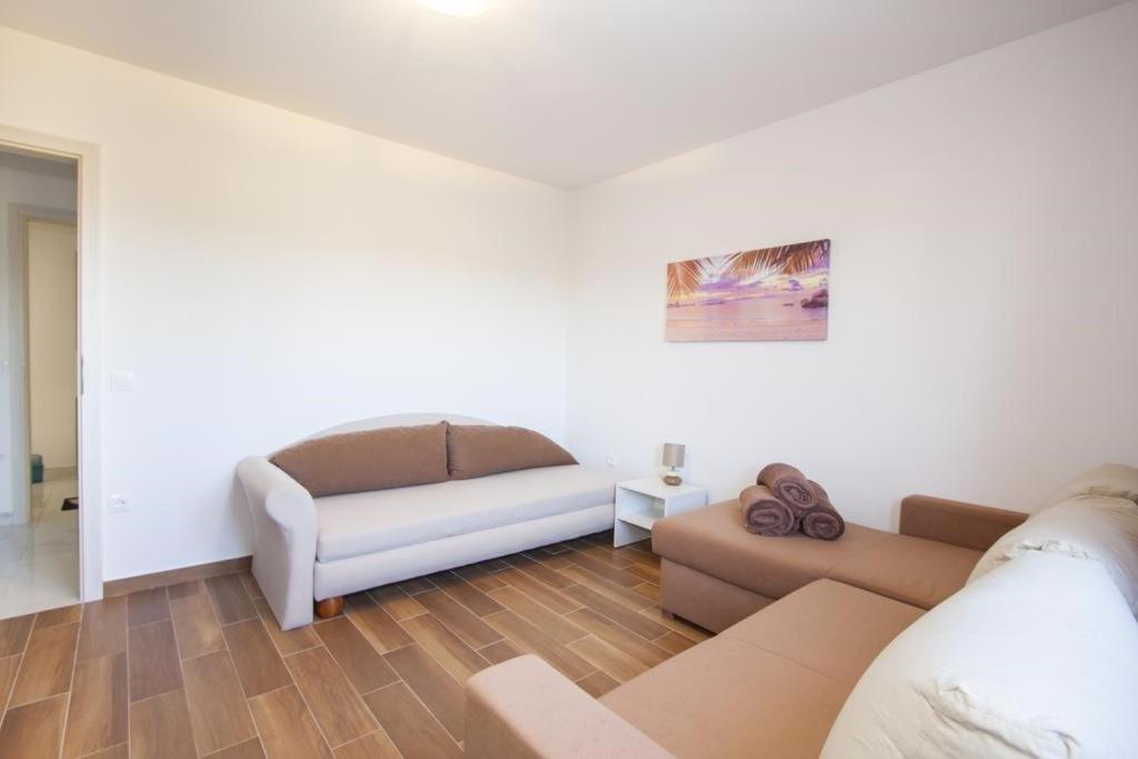 Apartment photo 2