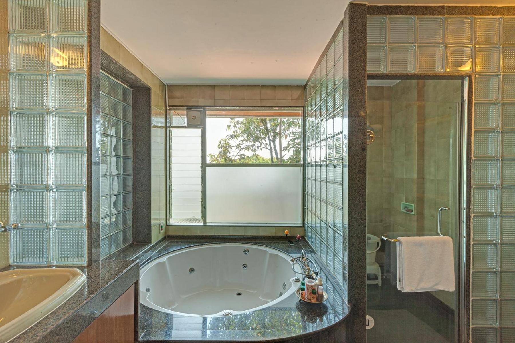 Ixora Suite photo 3