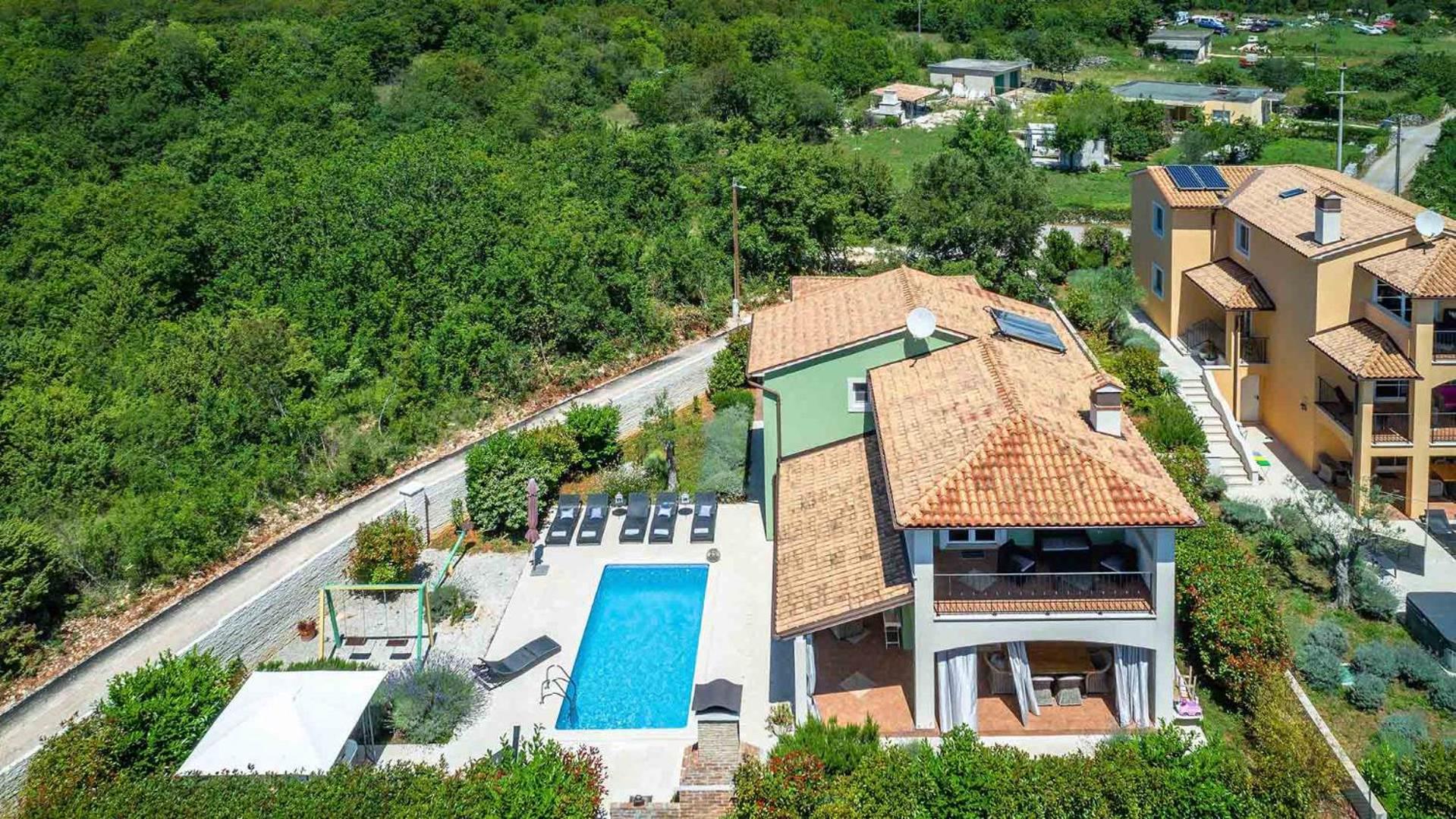 Three-Bedroom Villa photo 2