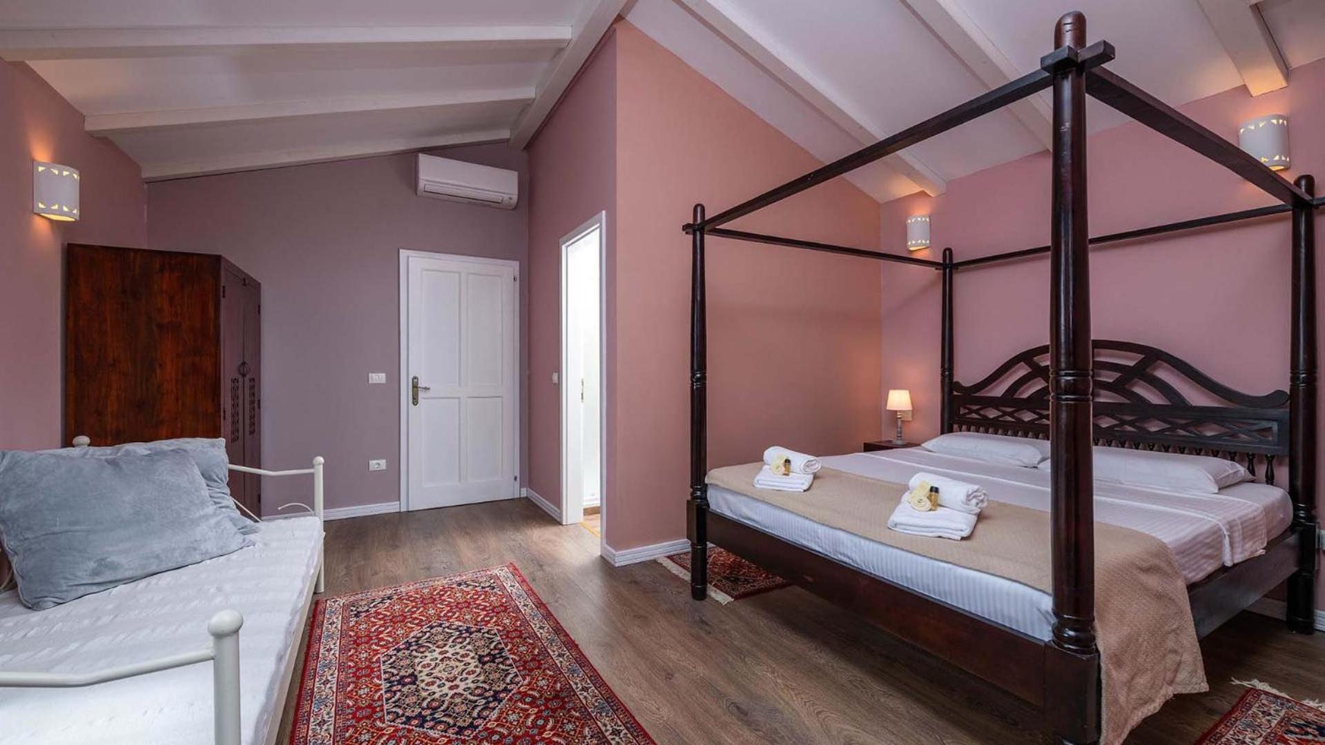 Three-Bedroom Villa photo 3