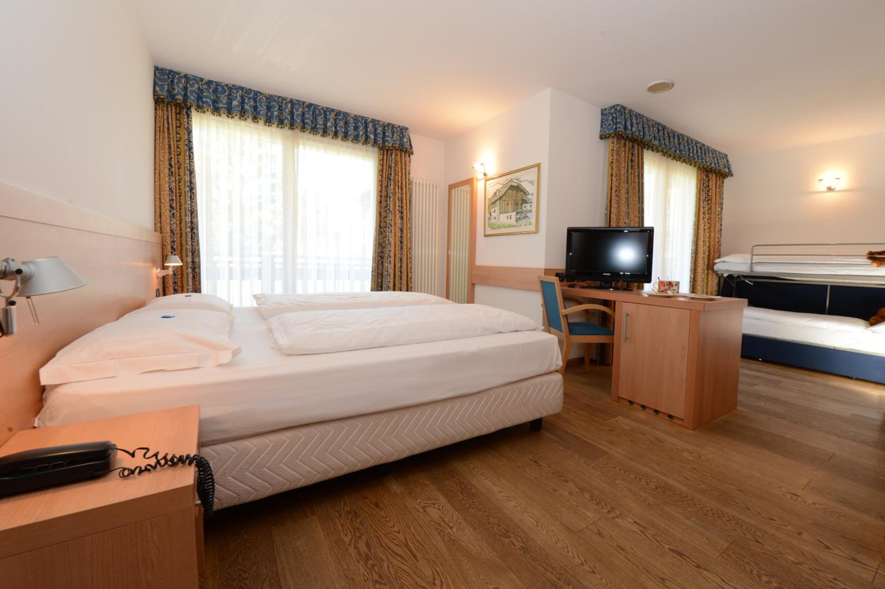 Superior Quadruple Room - Photo 3