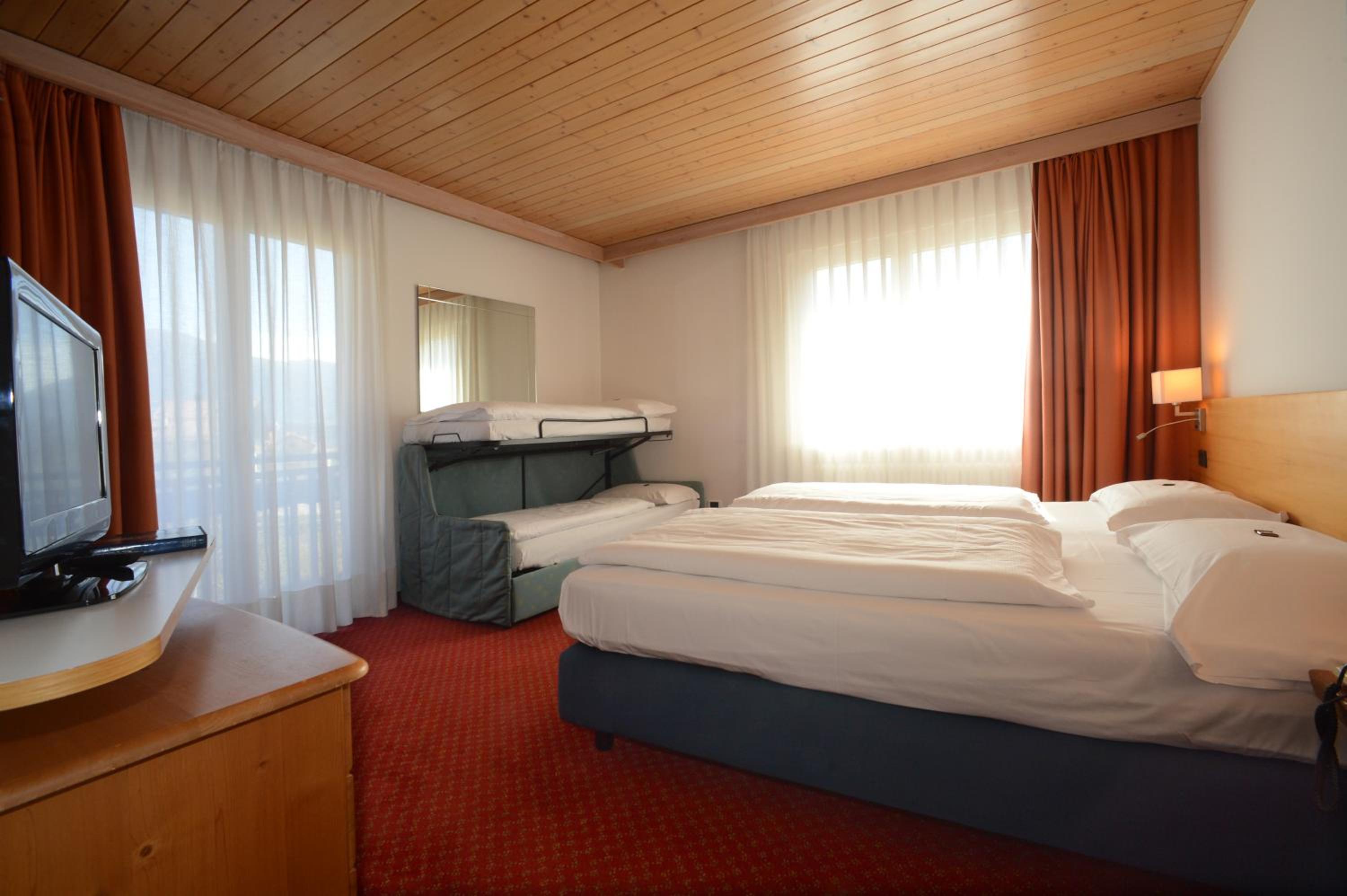 Classic Quadruple Room - Photo 4