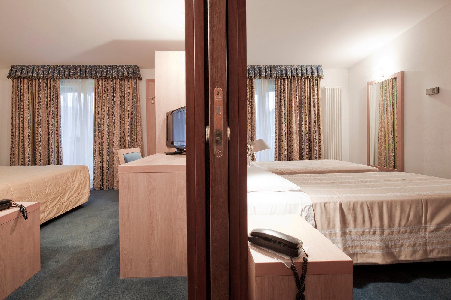 Superior Quadruple Room - Photo 2