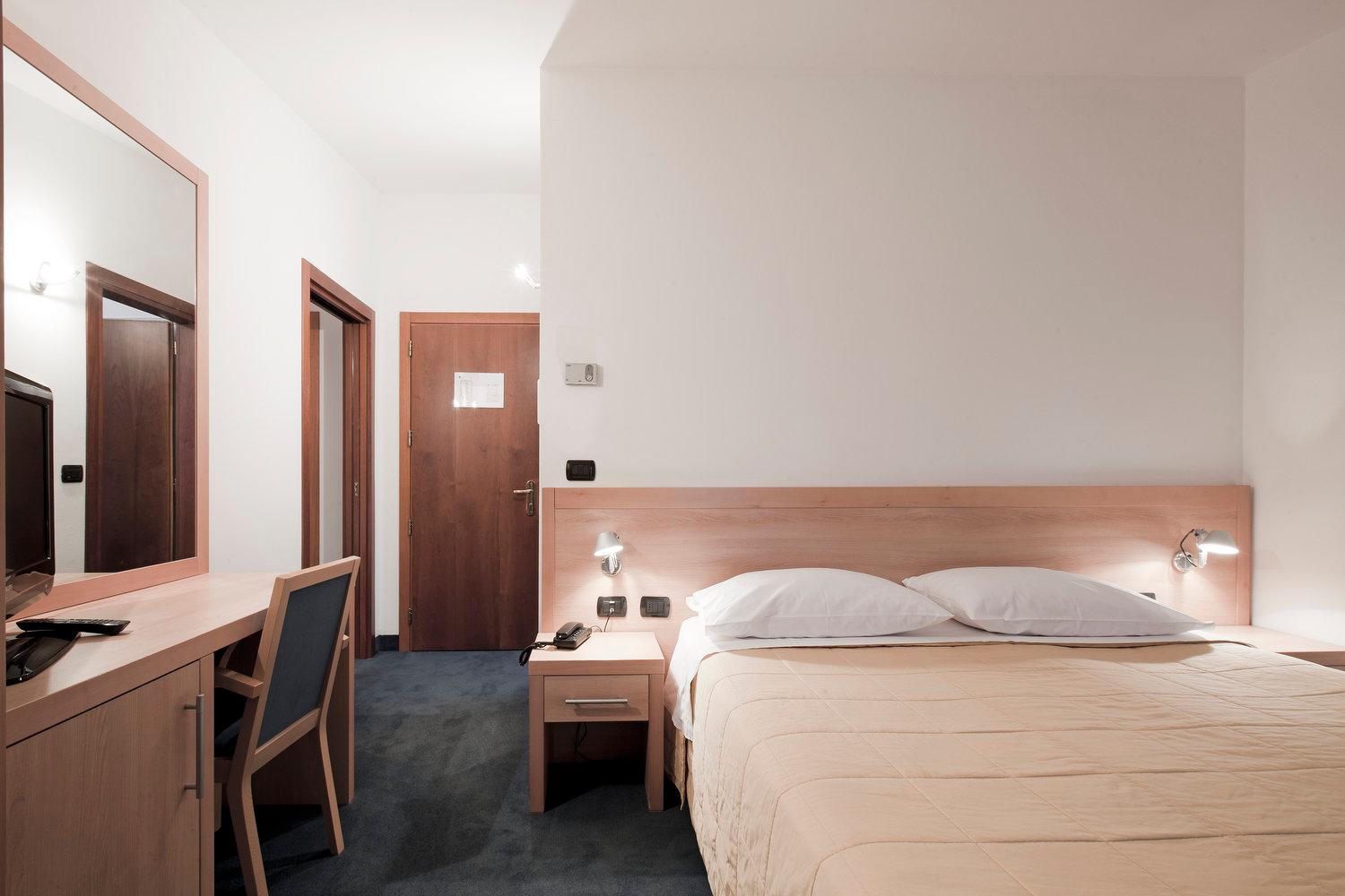 Standard Double Room - Photo 4