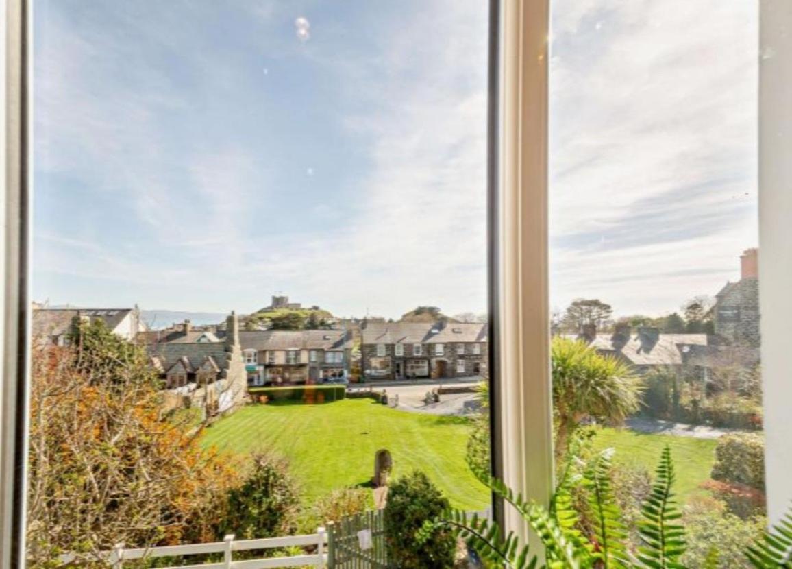 Apartment with Garden View - Photo 11