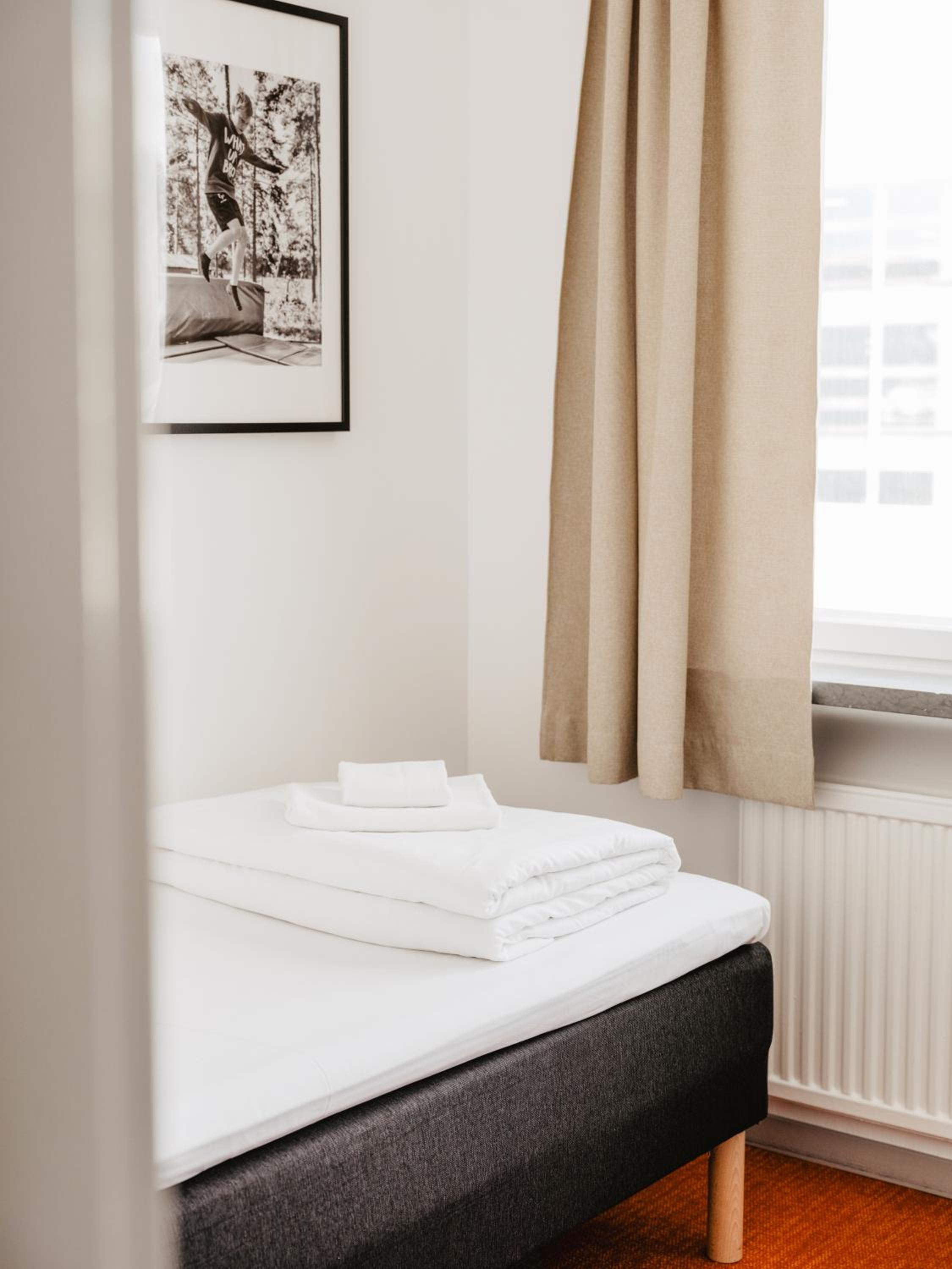 Single Room with Shared Bathroom photo 2