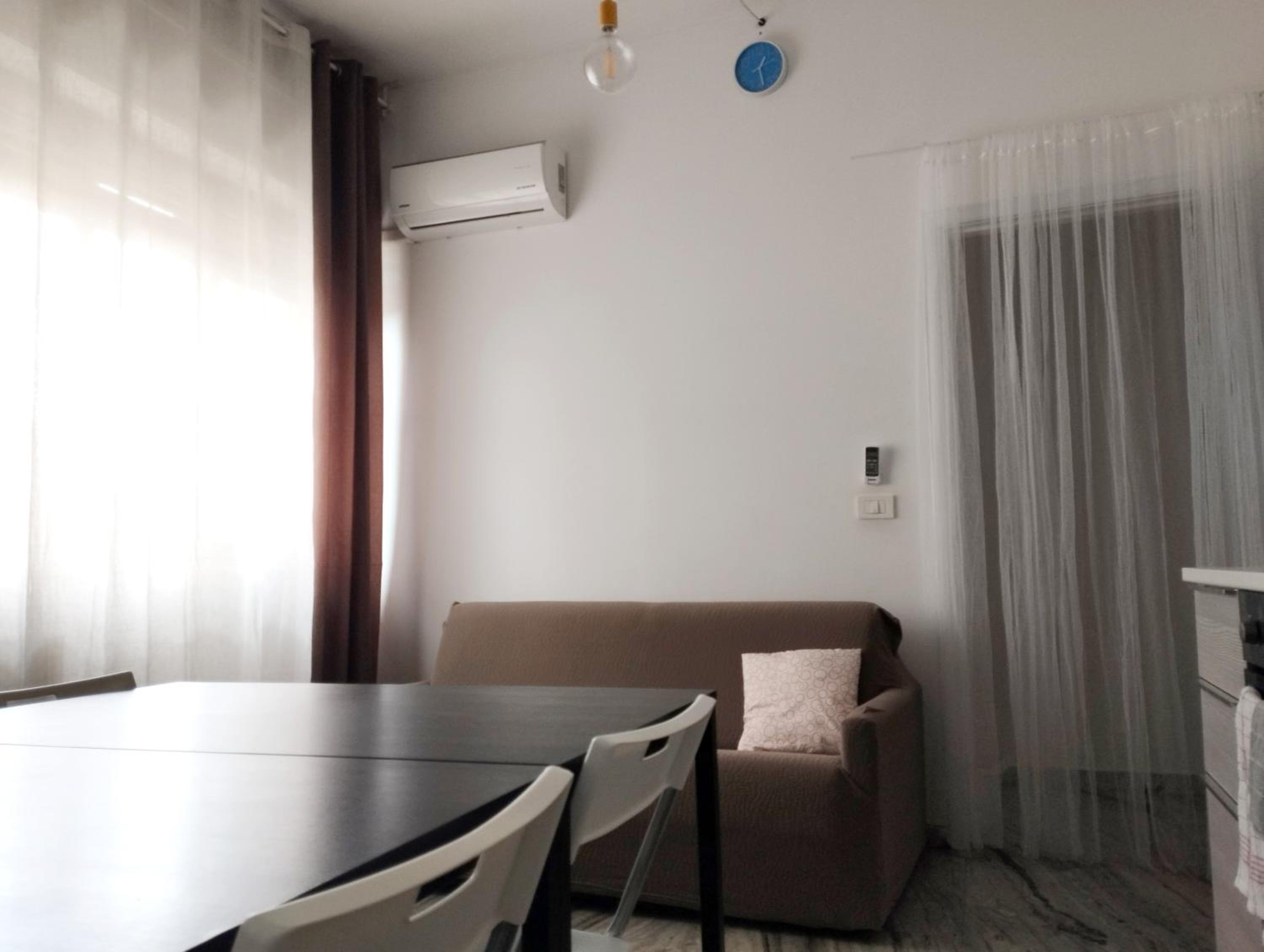 Family Room with Private Bathroom - Photo 3