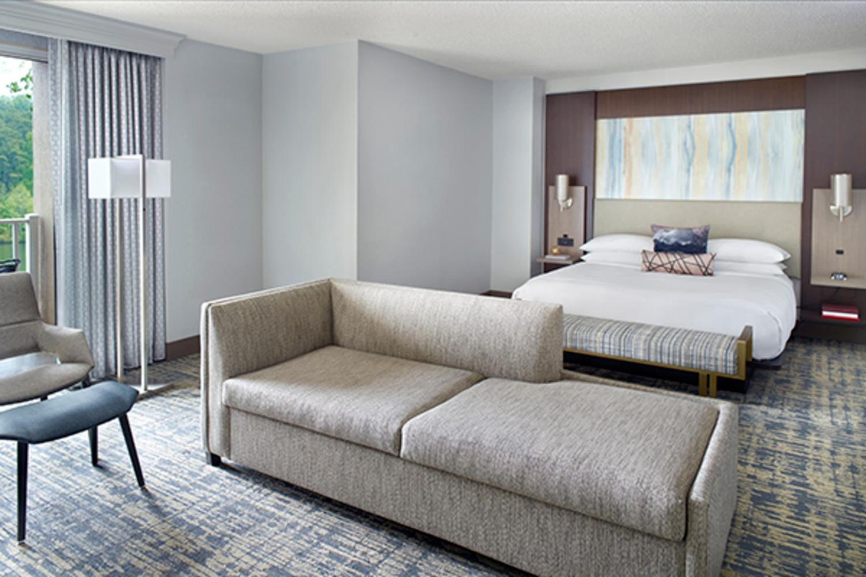 Guest room, 1 King, Lake view, Balcony - Photo 1