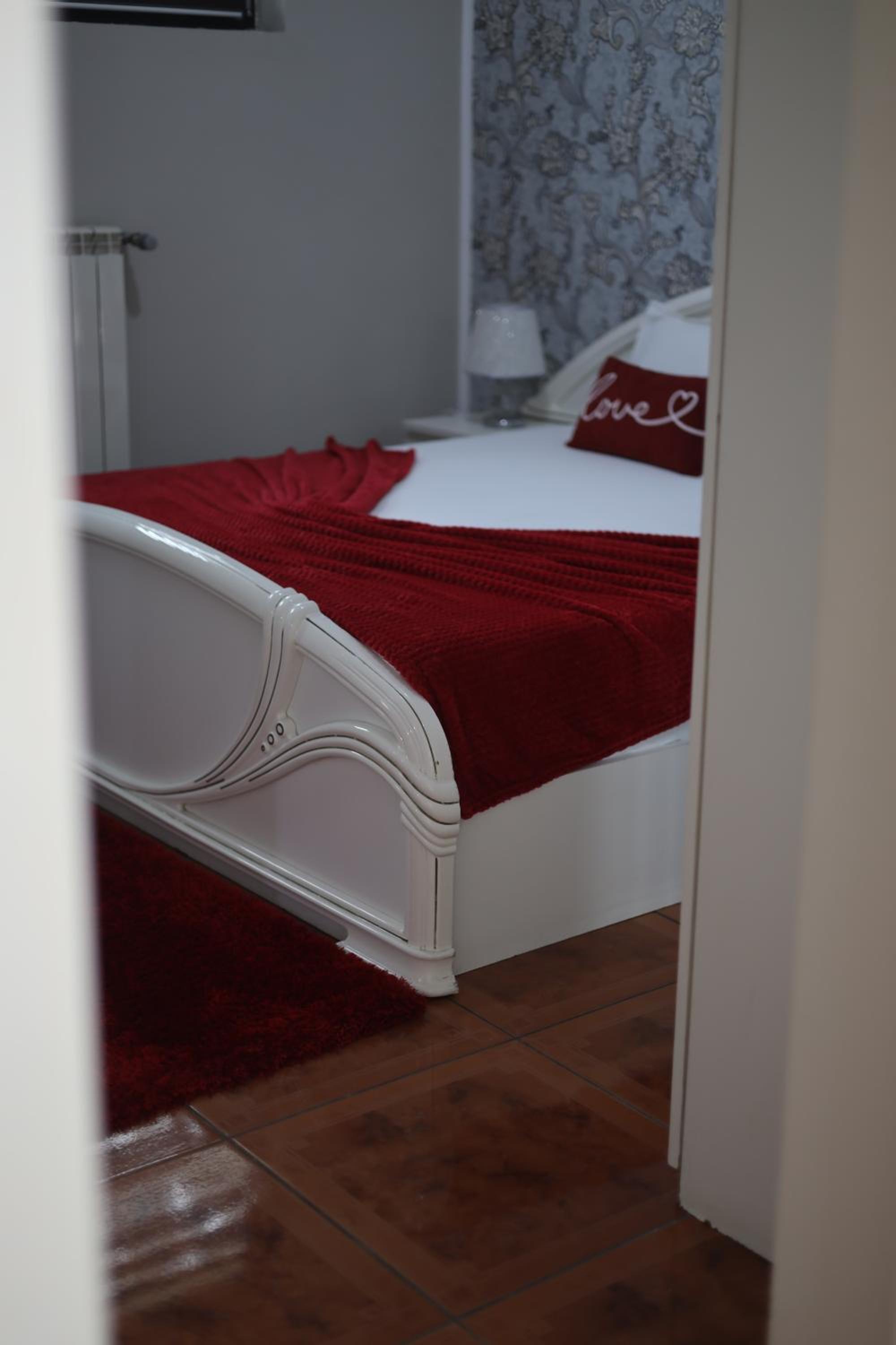Double Room - Photo 14