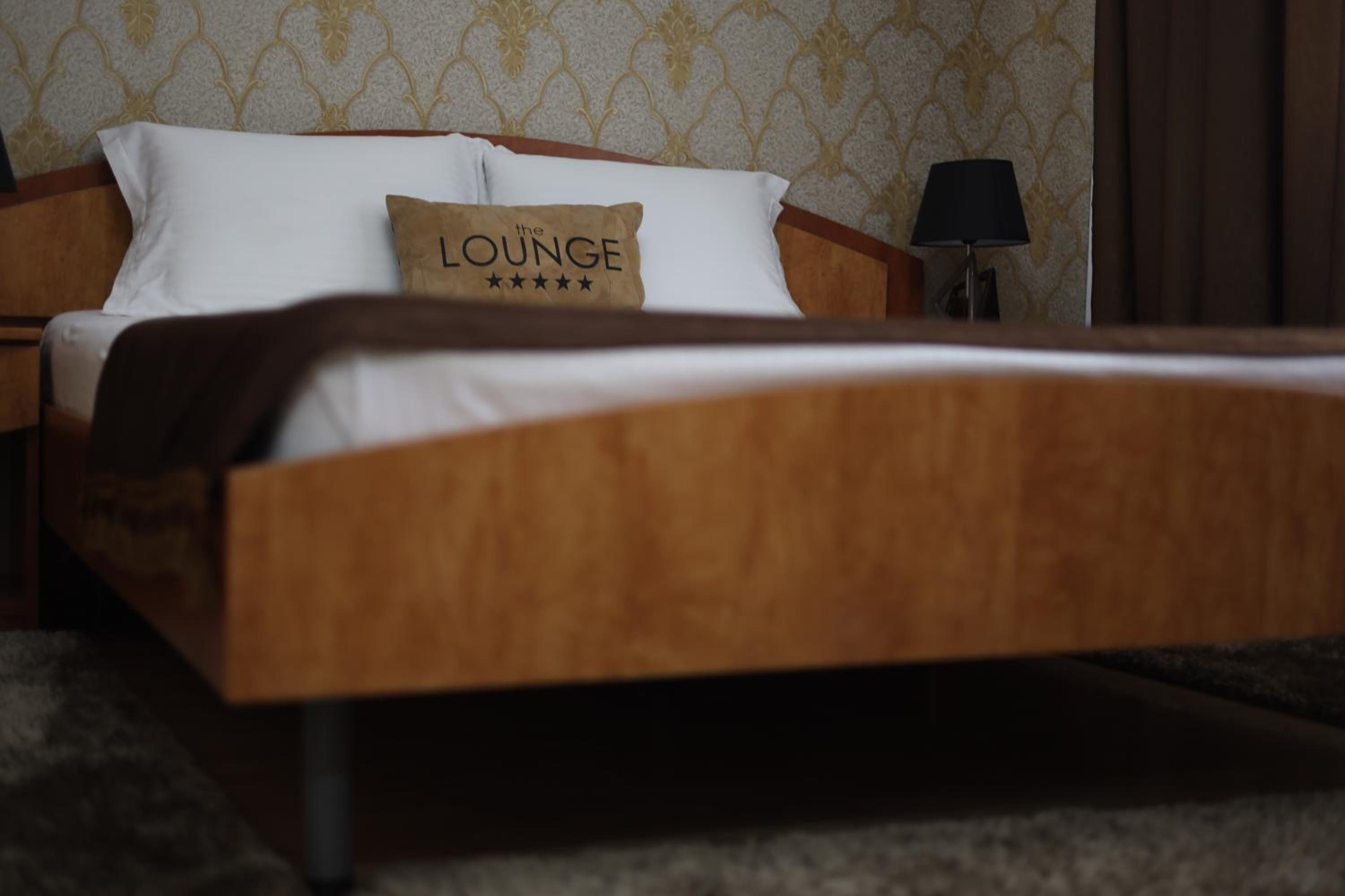 Deluxe Room (2 Adults + 1 Child) - Photo 33