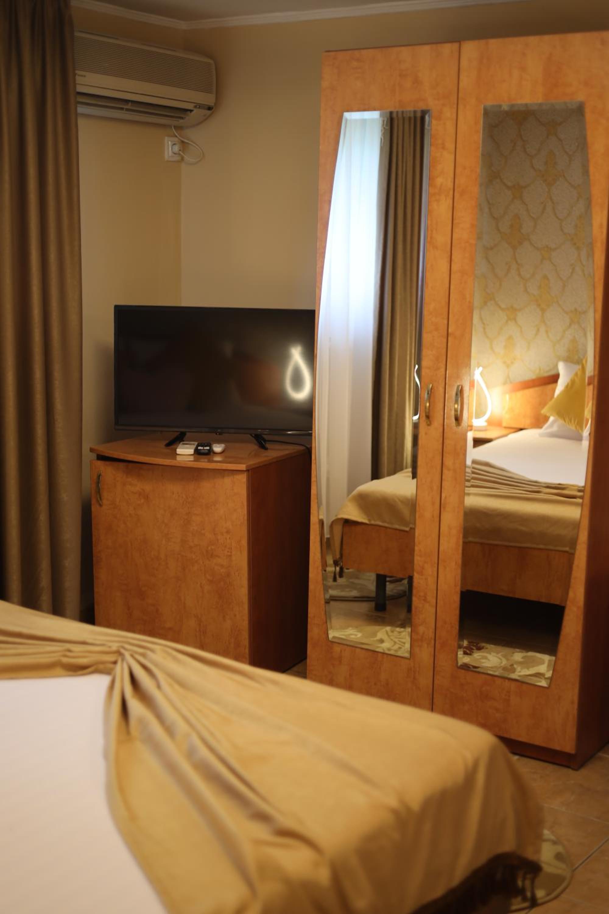Double Room - Photo 8
