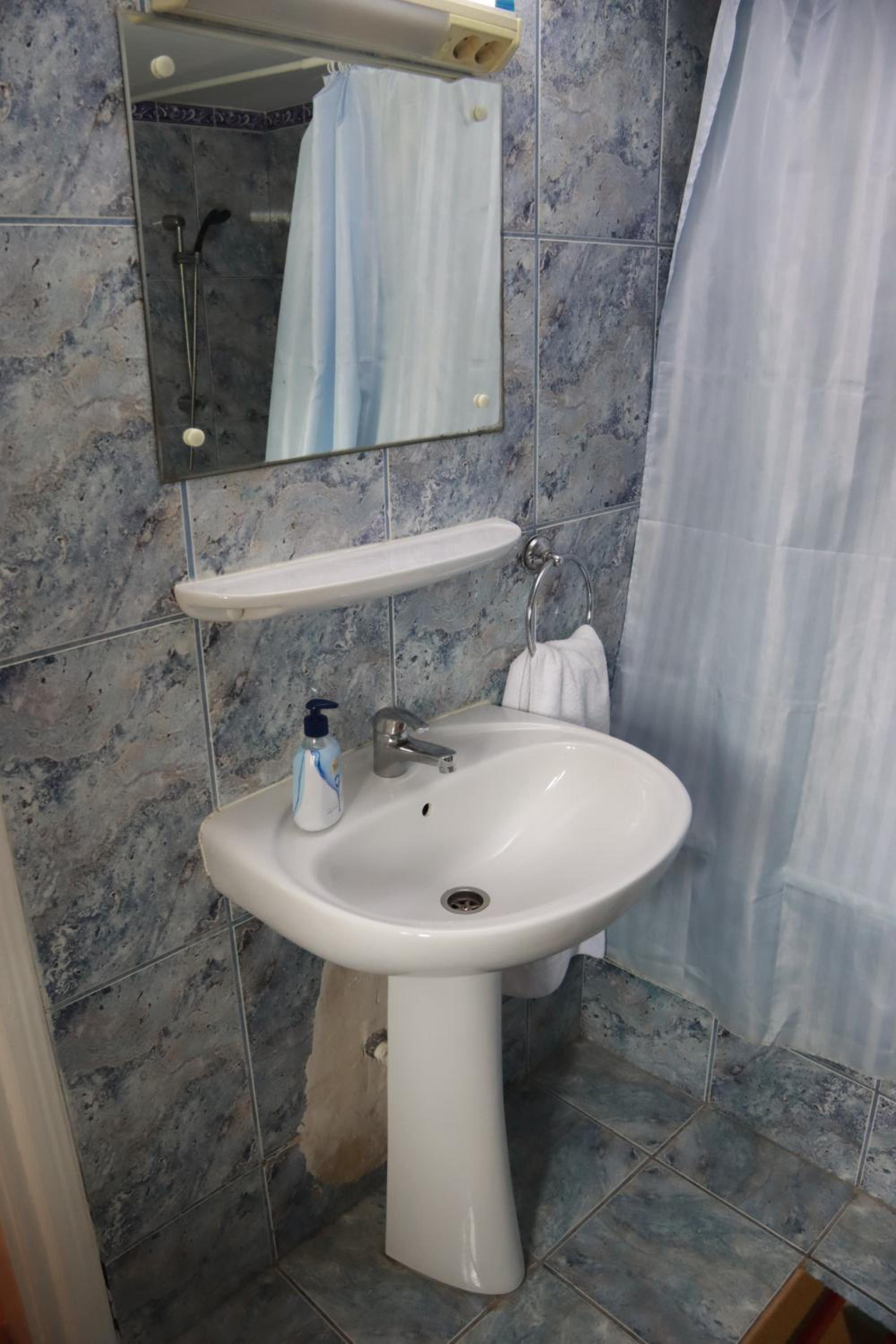 Double Room - Photo 16