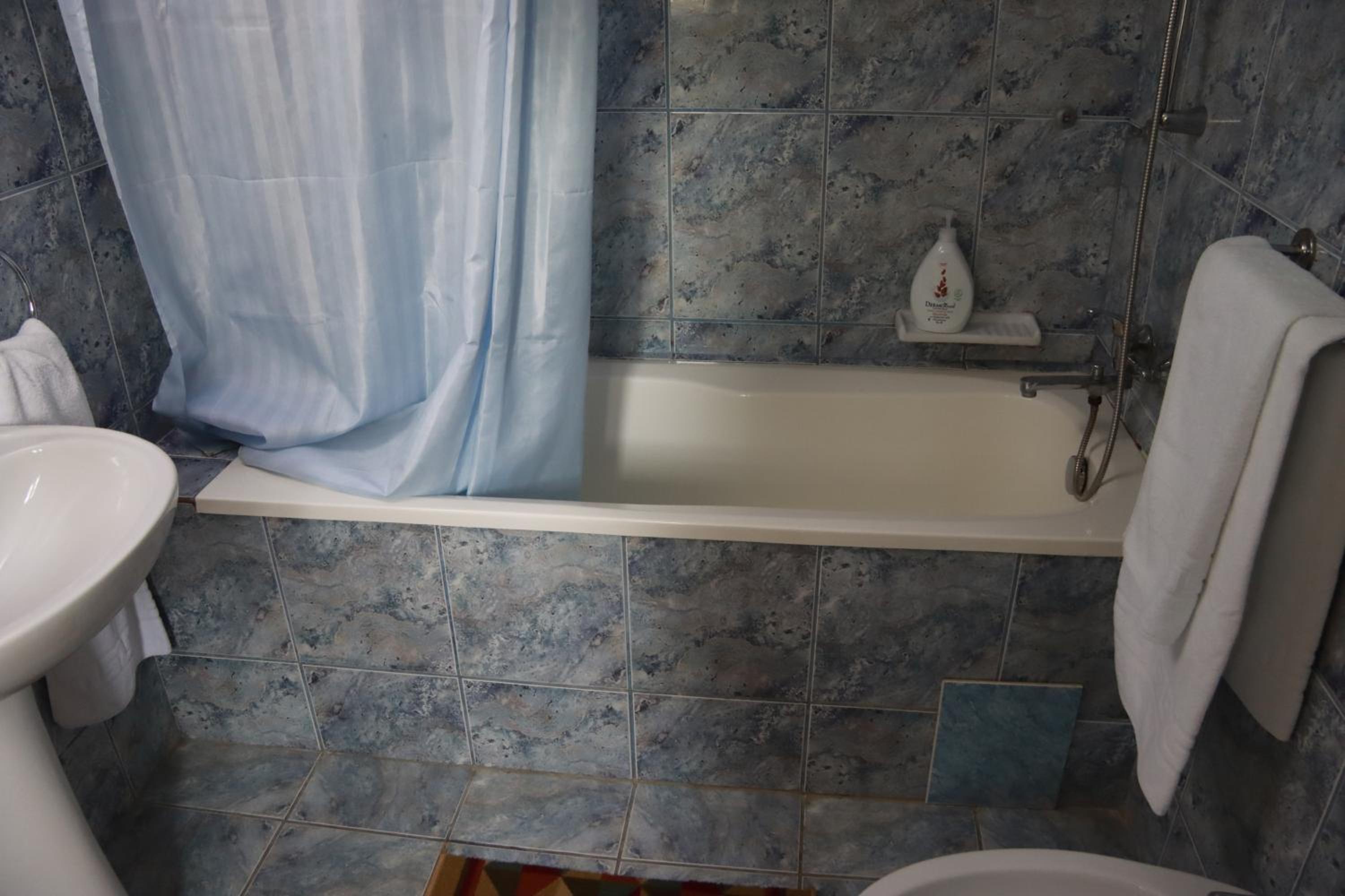 Double Room - Photo 15