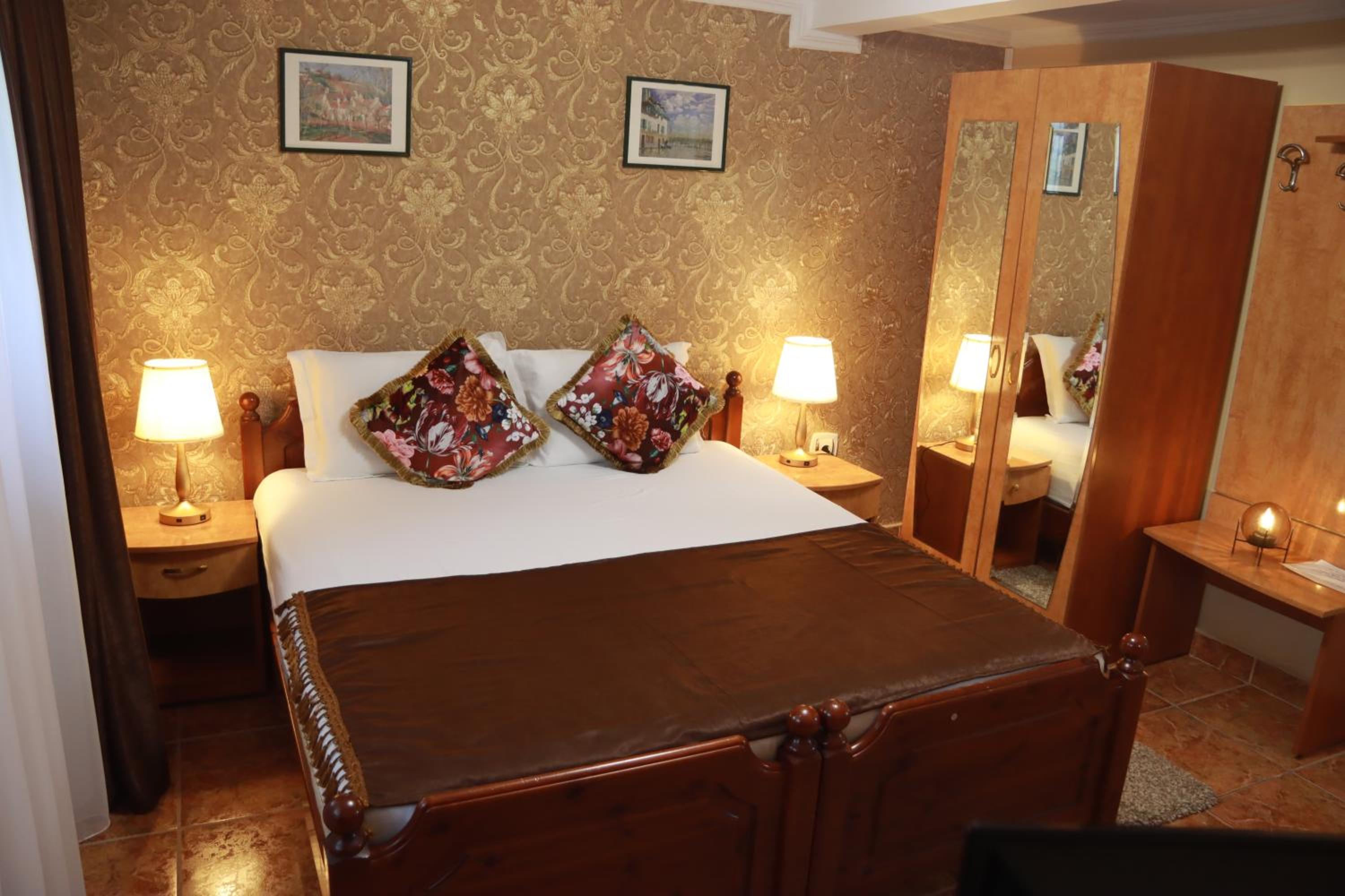 Double Room - Photo 24