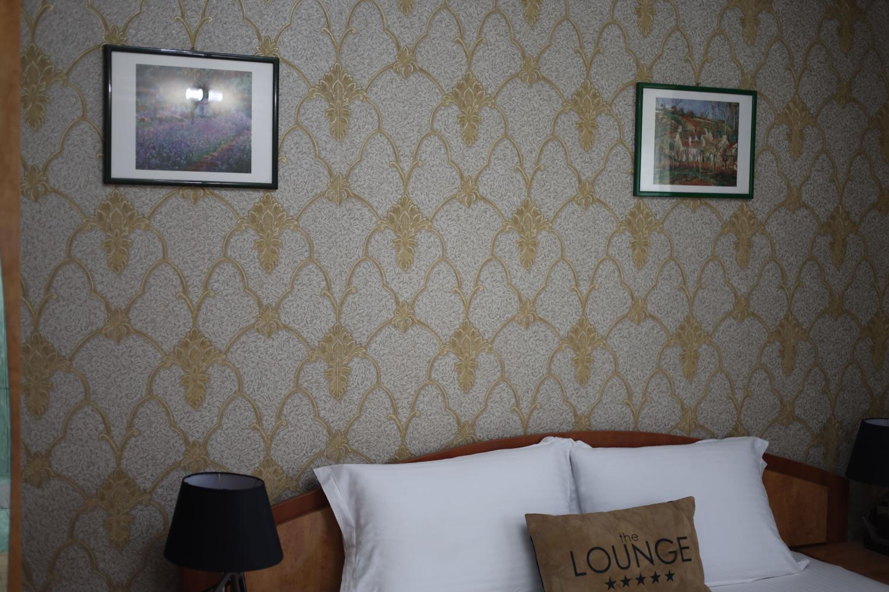 Deluxe Room (2 Adults + 1 Child) - Photo 30