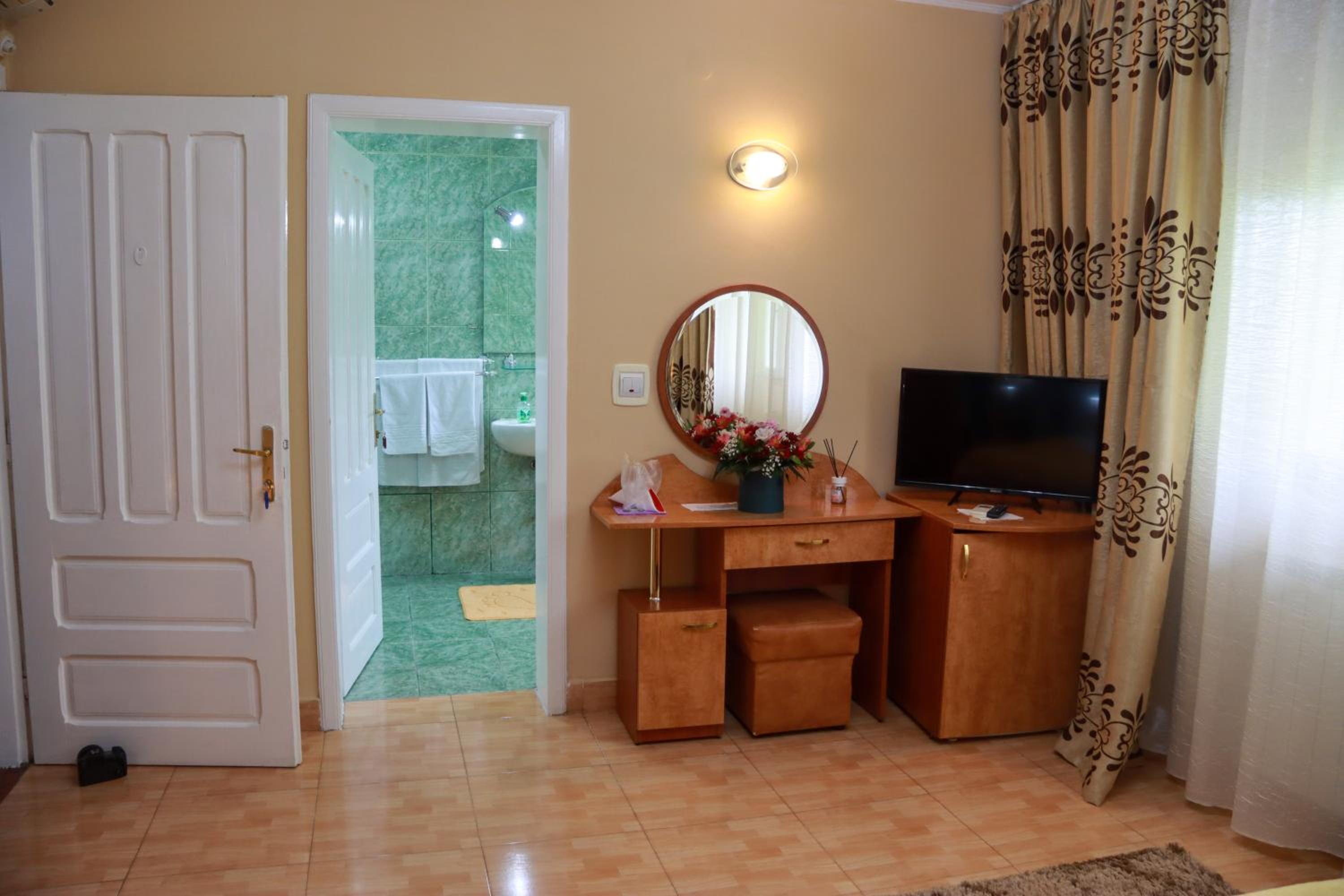 Double Room - Photo 1