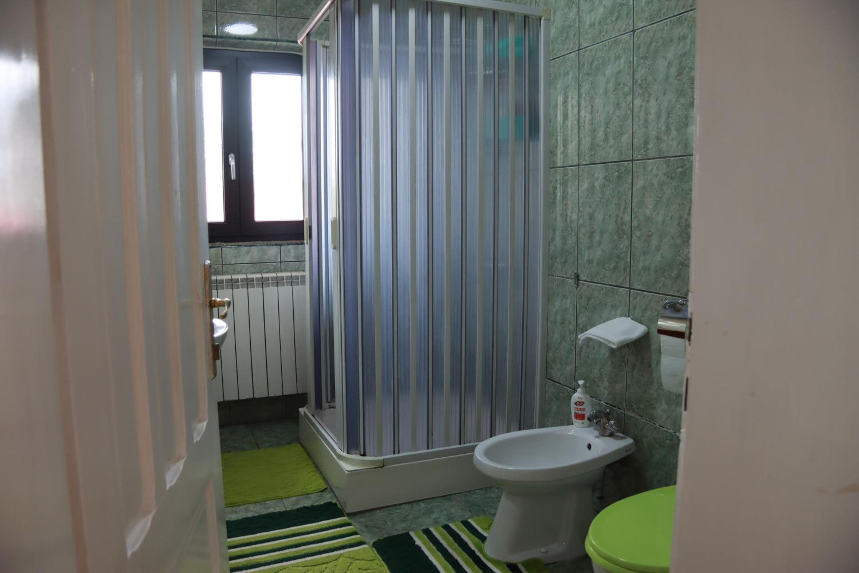Deluxe Room (2 Adults + 1 Child) - Photo 14