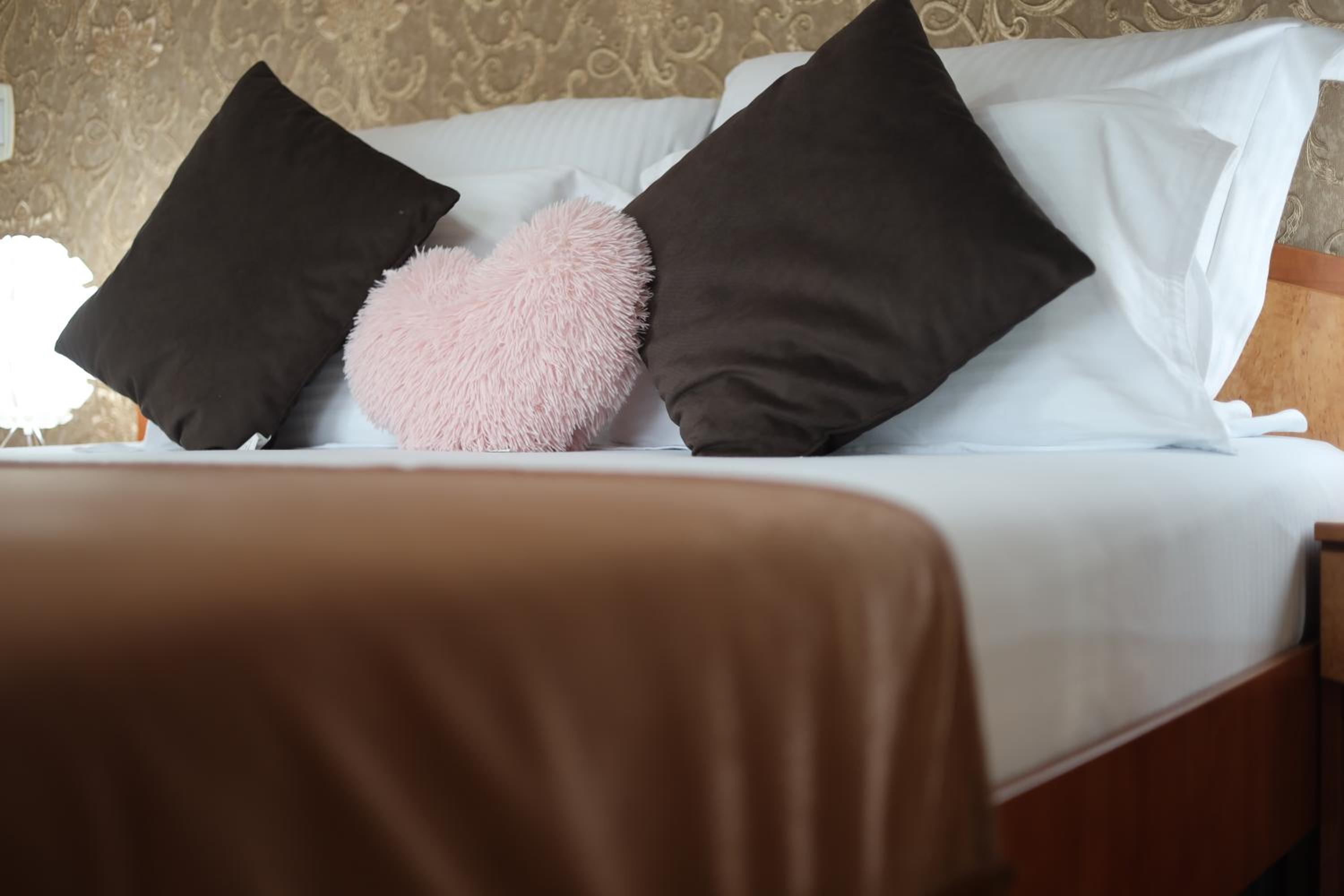 Deluxe Room (2 Adults + 1 Child) - Photo 23