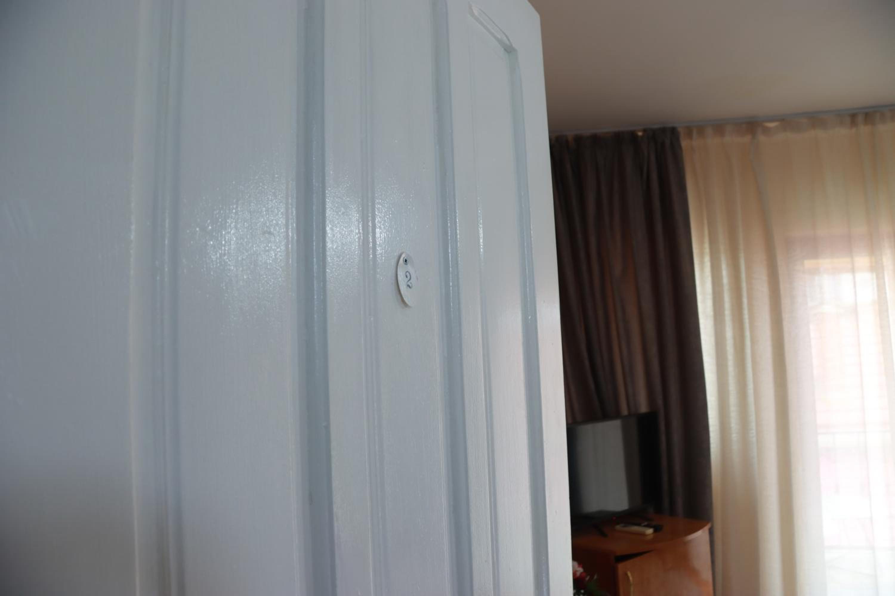 Deluxe Room (2 Adults + 1 Child) - Photo 24