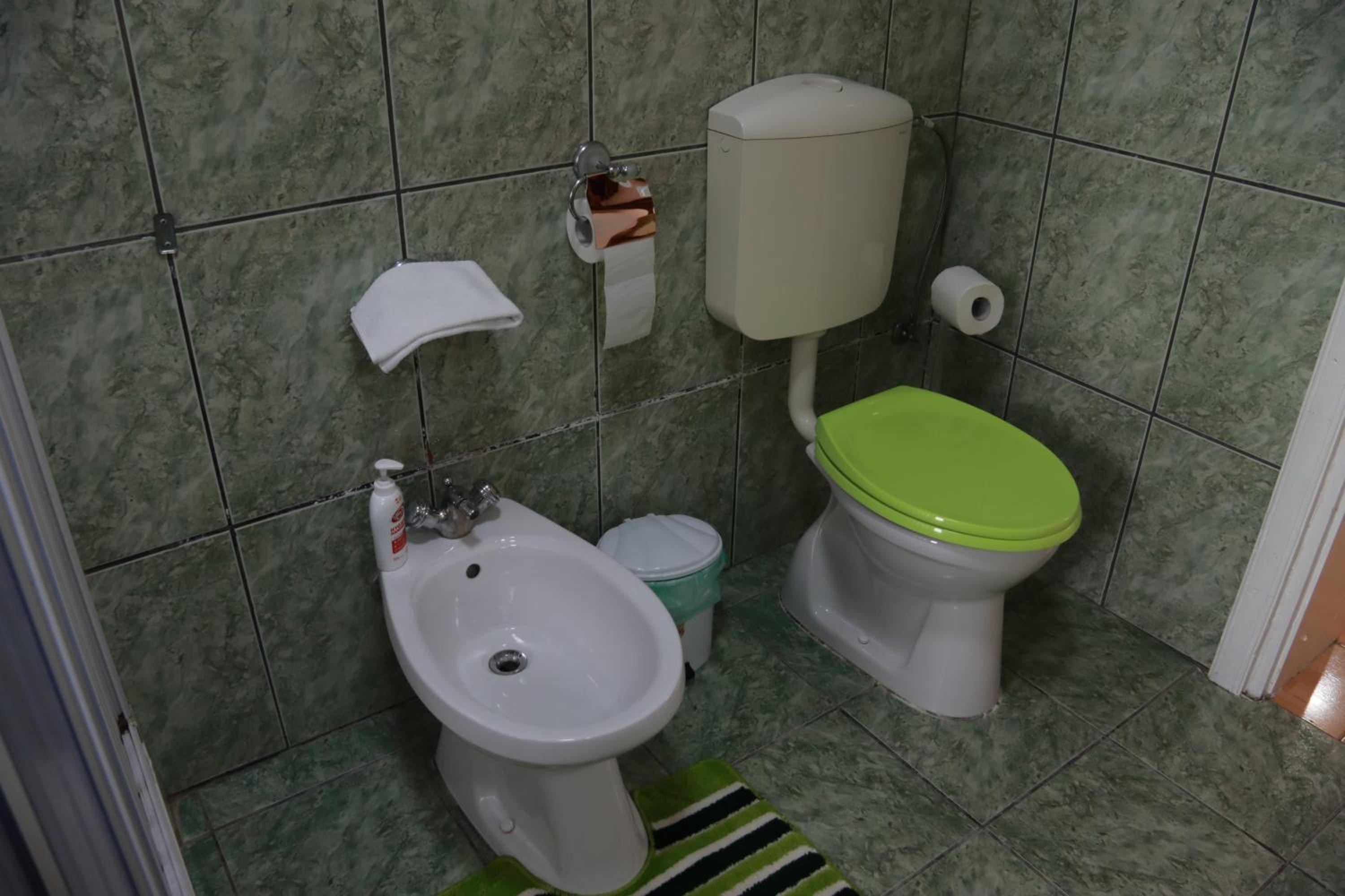 Deluxe Room (2 Adults + 1 Child) - Photo 11