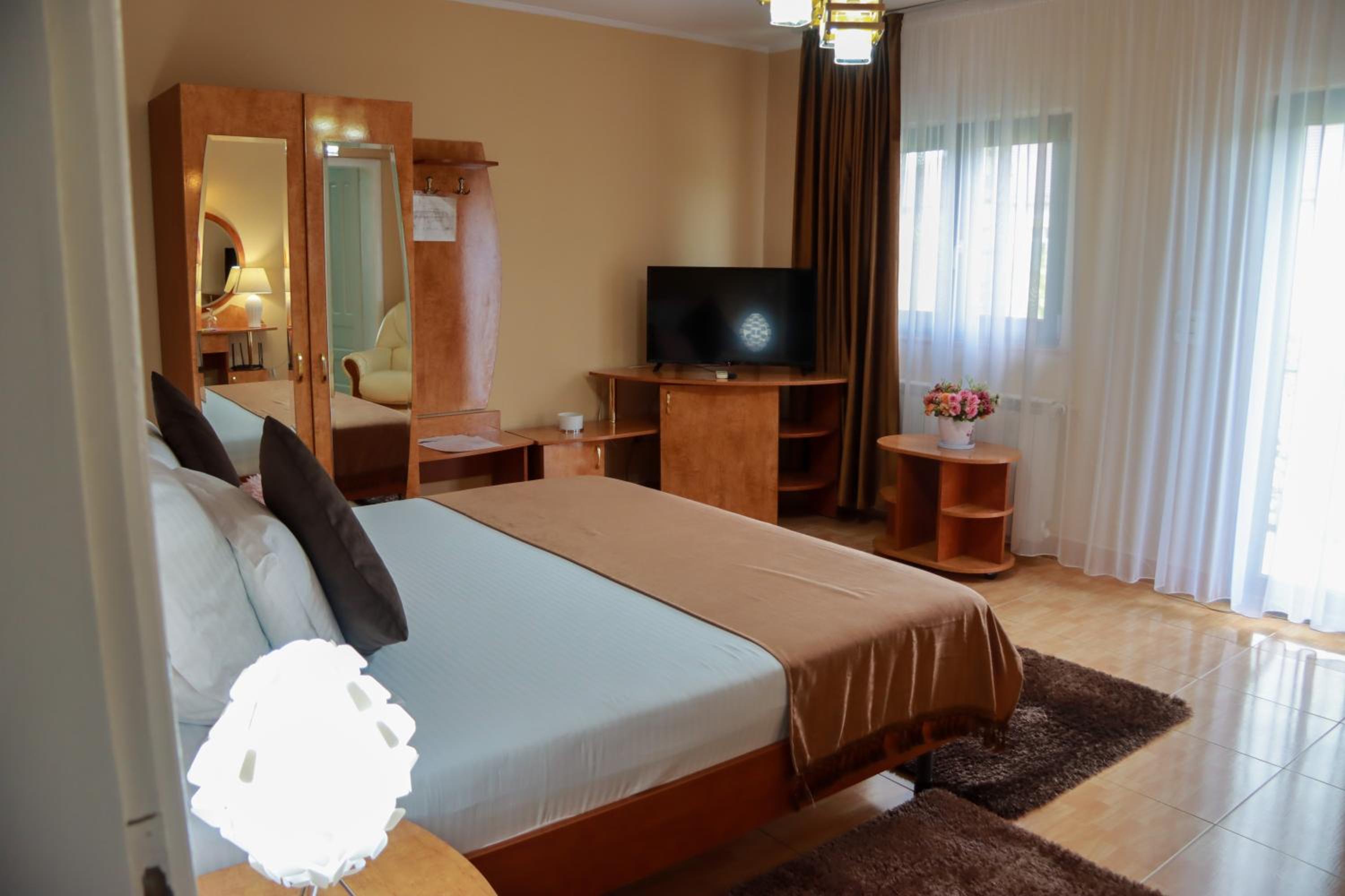 Deluxe Room (2 Adults + 1 Child) - Photo 37