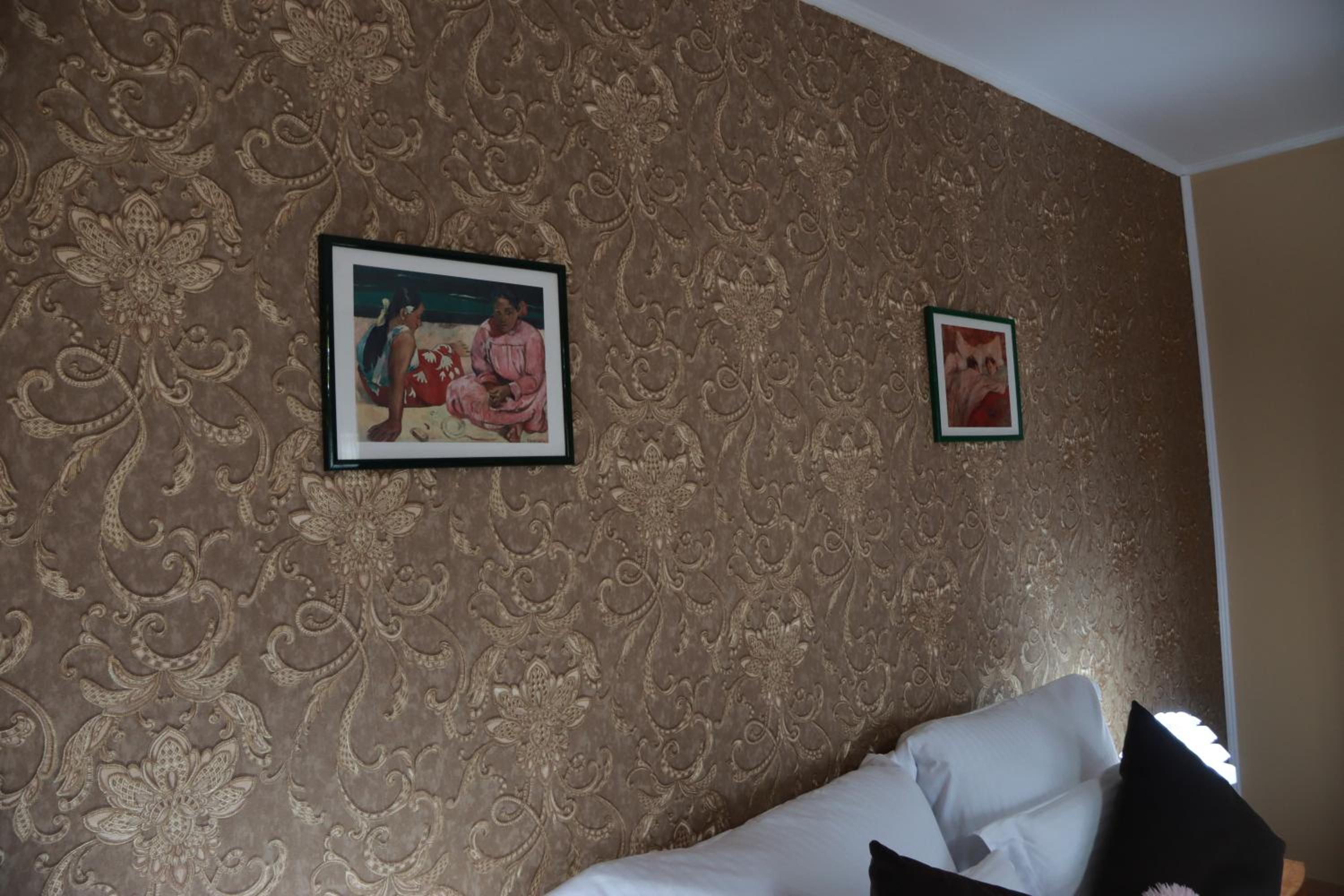 Deluxe Room (2 Adults + 1 Child) - Photo 4