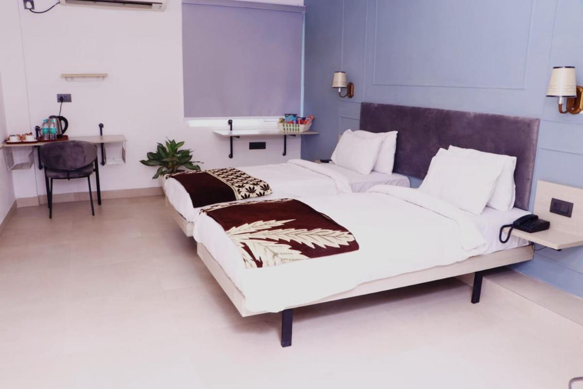 Deluxe Twin Room - Photo 8