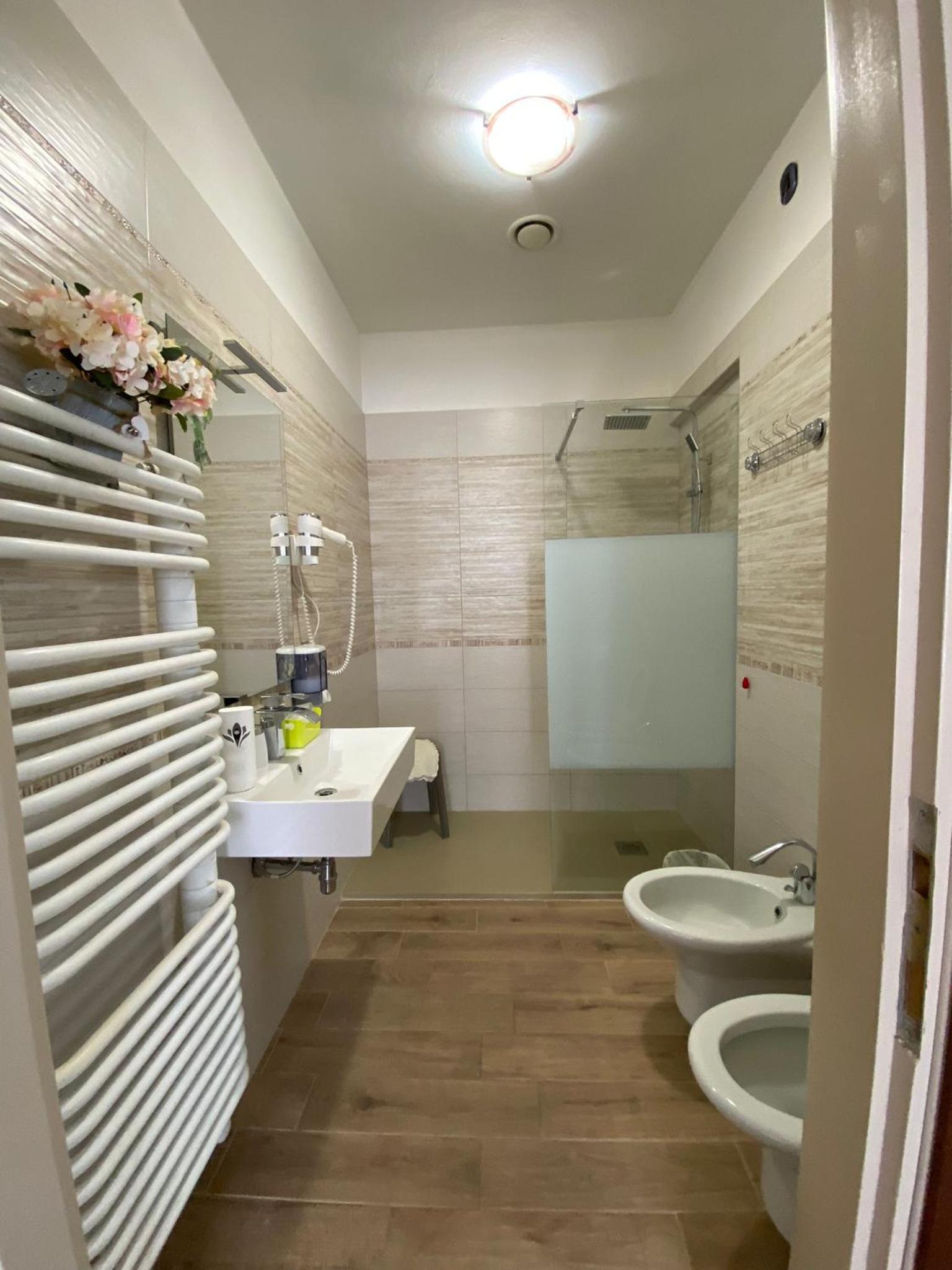 Triple Room - Photo 19