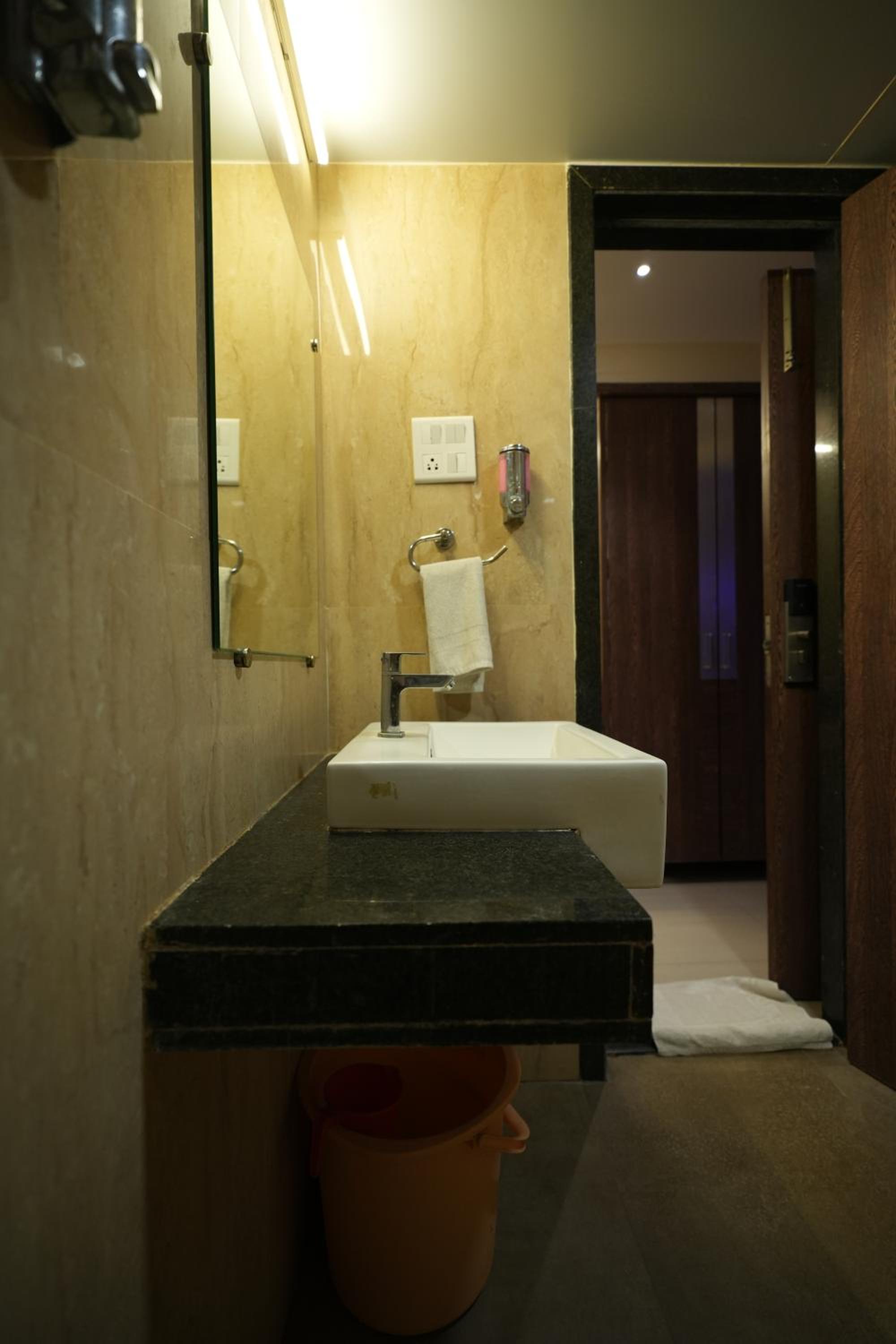Deluxe King Room photo 3