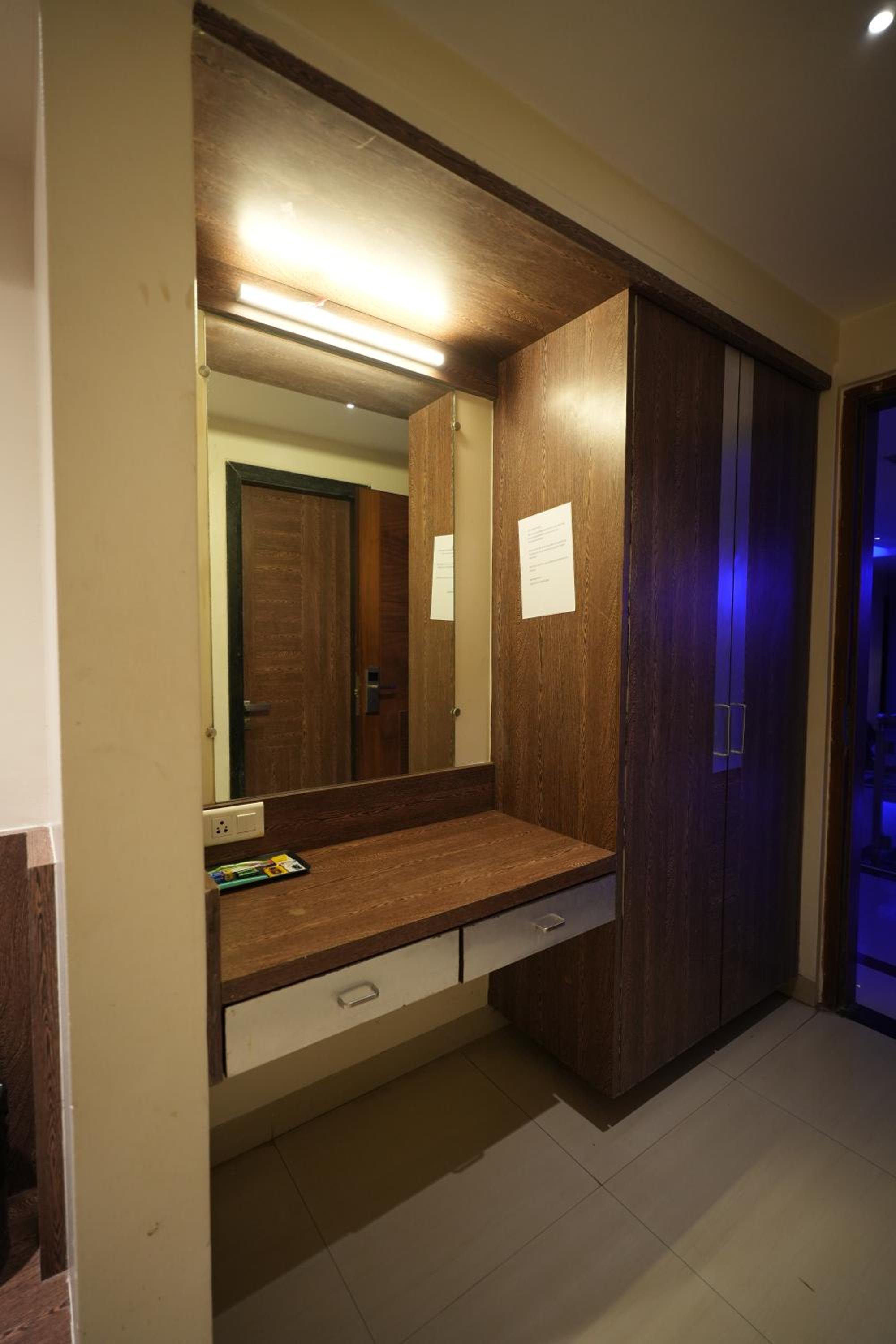 Deluxe King Room photo 2