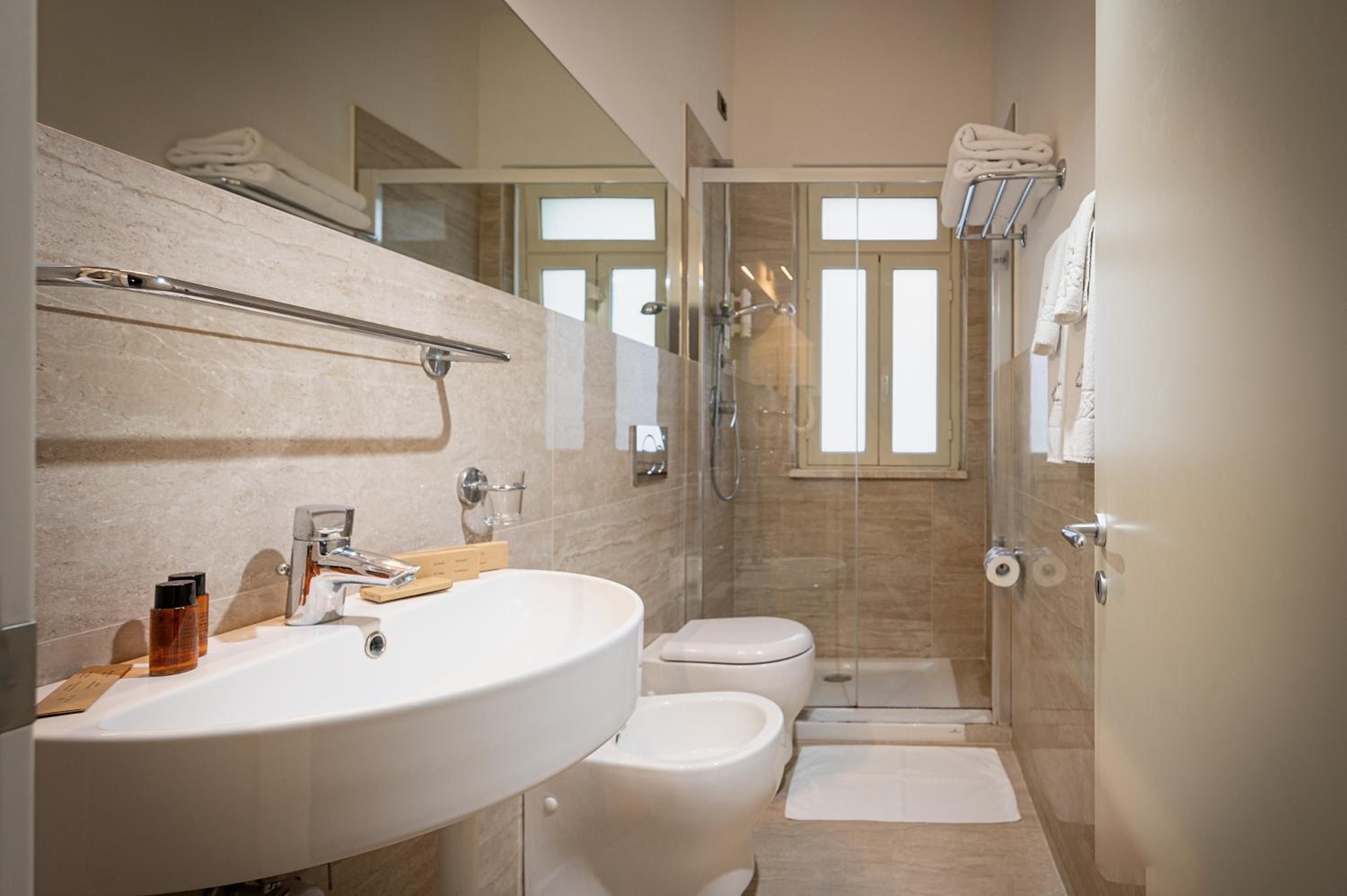 Triple Room - Photo 6