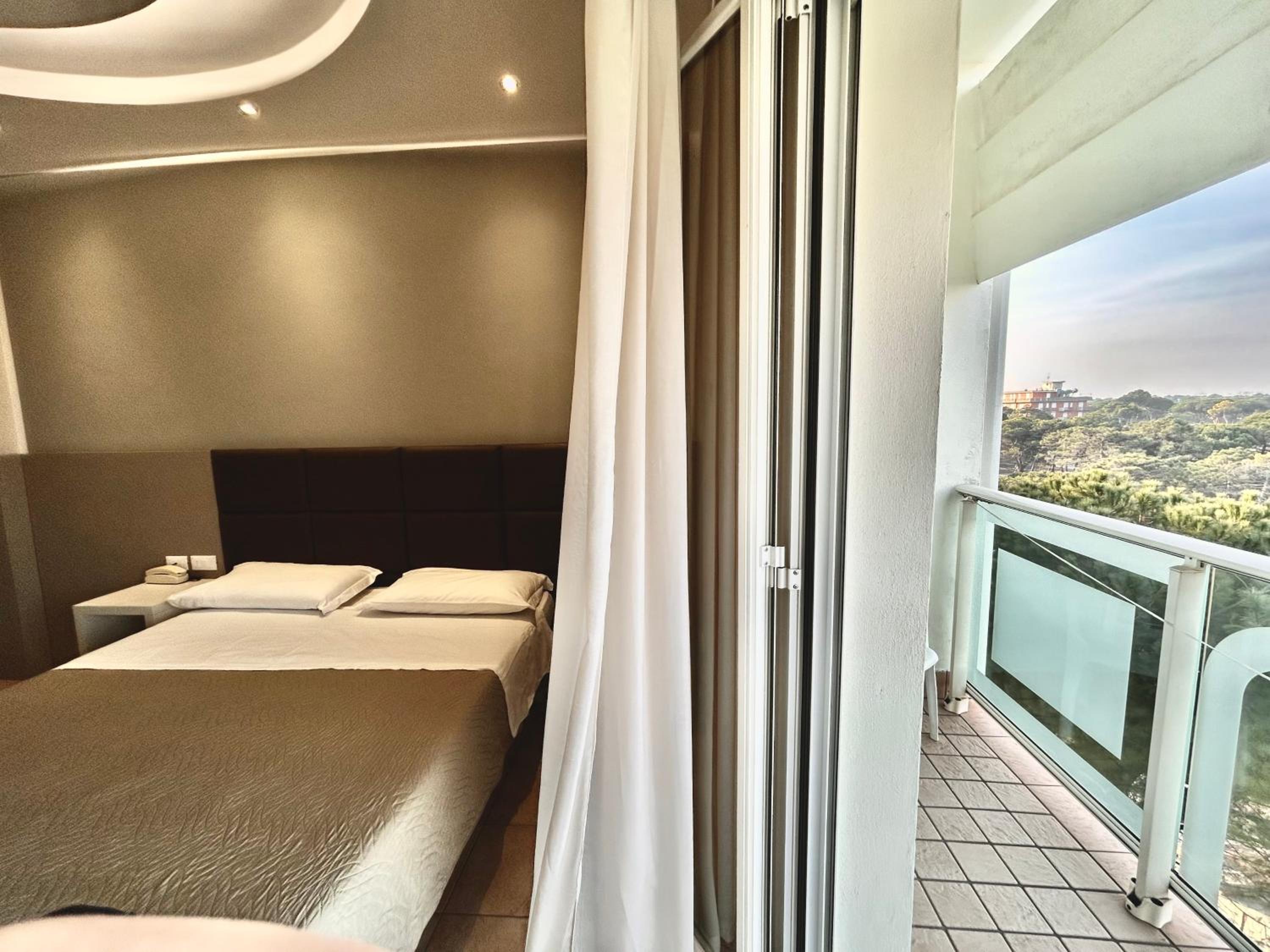Classic Double Room with Beach Package - Photo 3