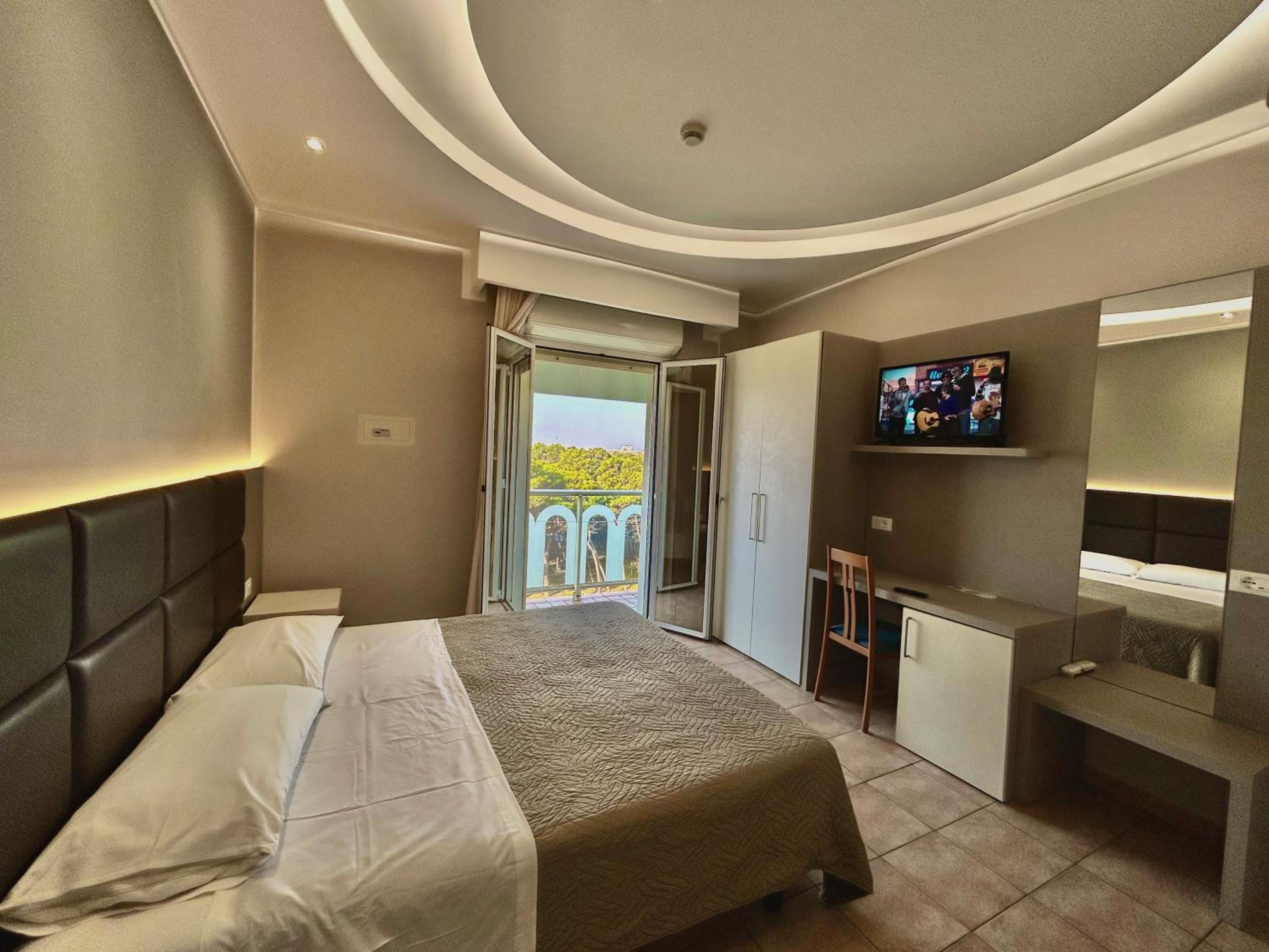 Classic Double Room with Beach Package - Photo 5