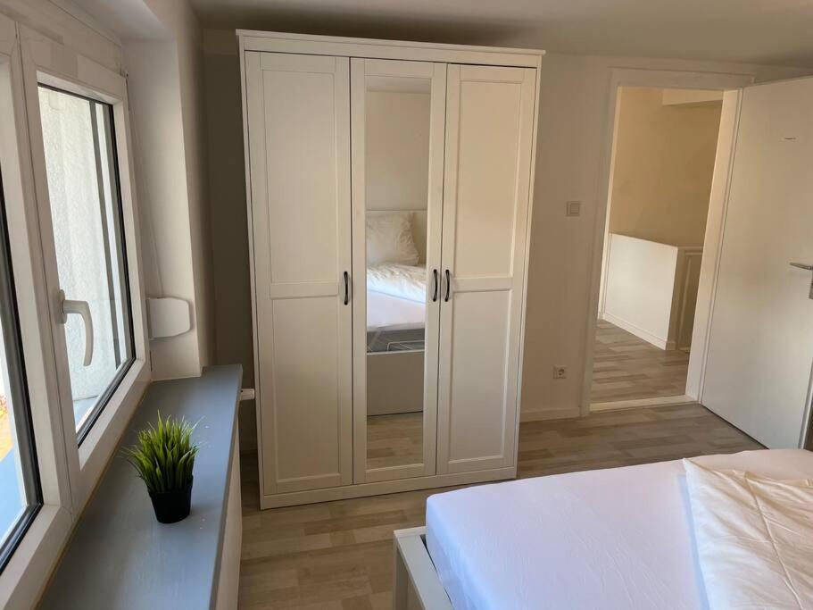 Six-Bedroom House photo 1