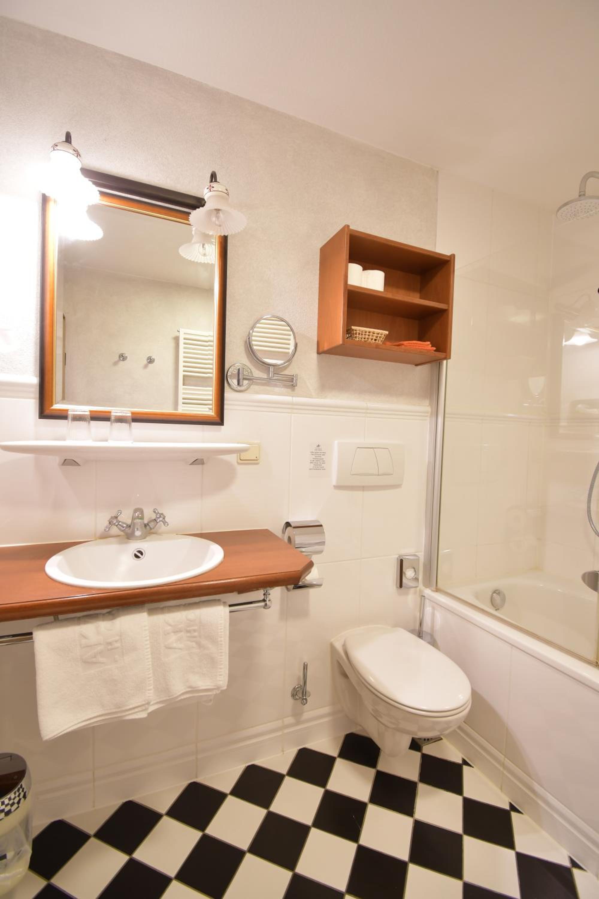 Large Double Room - Photo 2