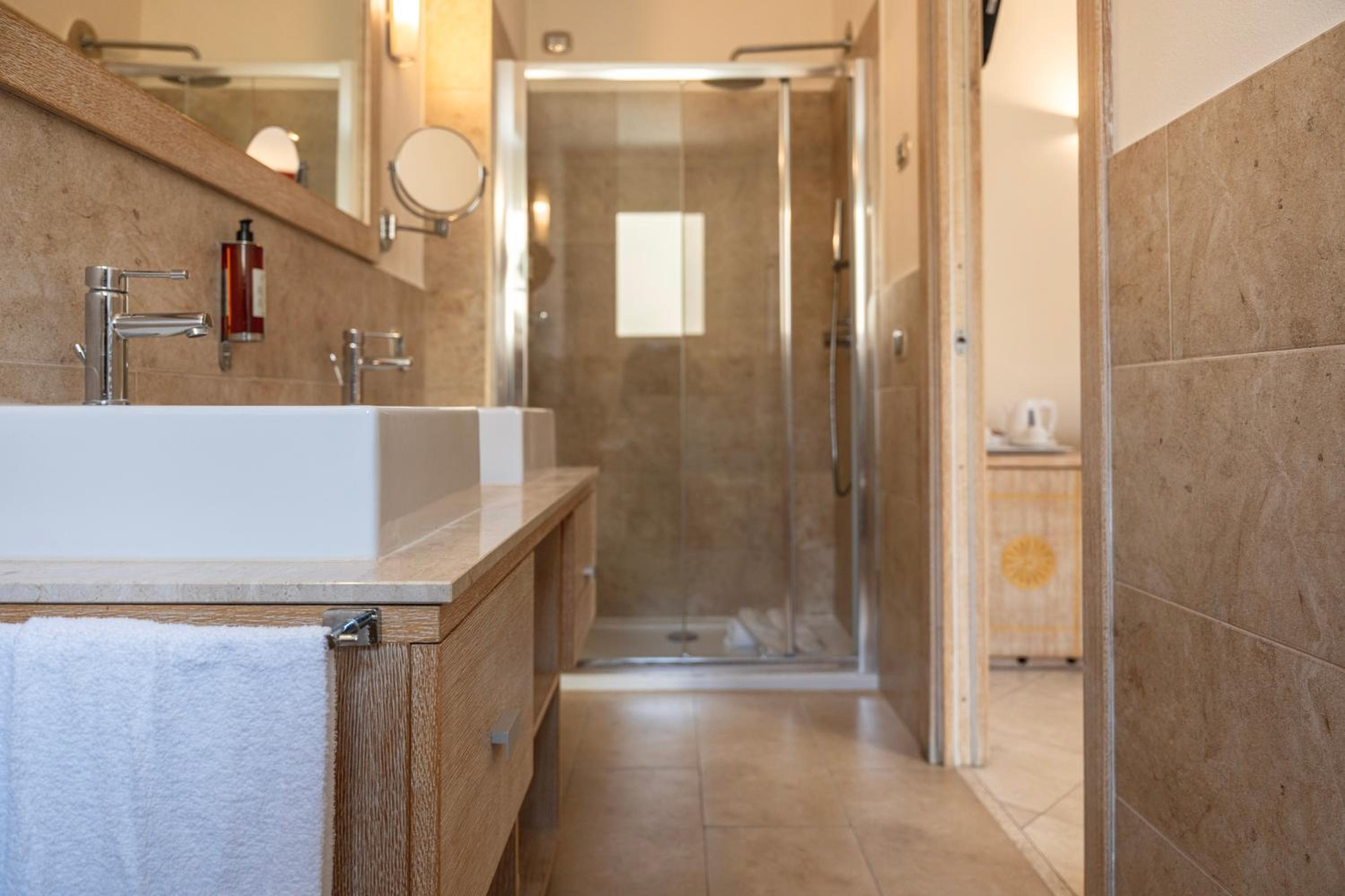 Double or Twin Room - Photo 17