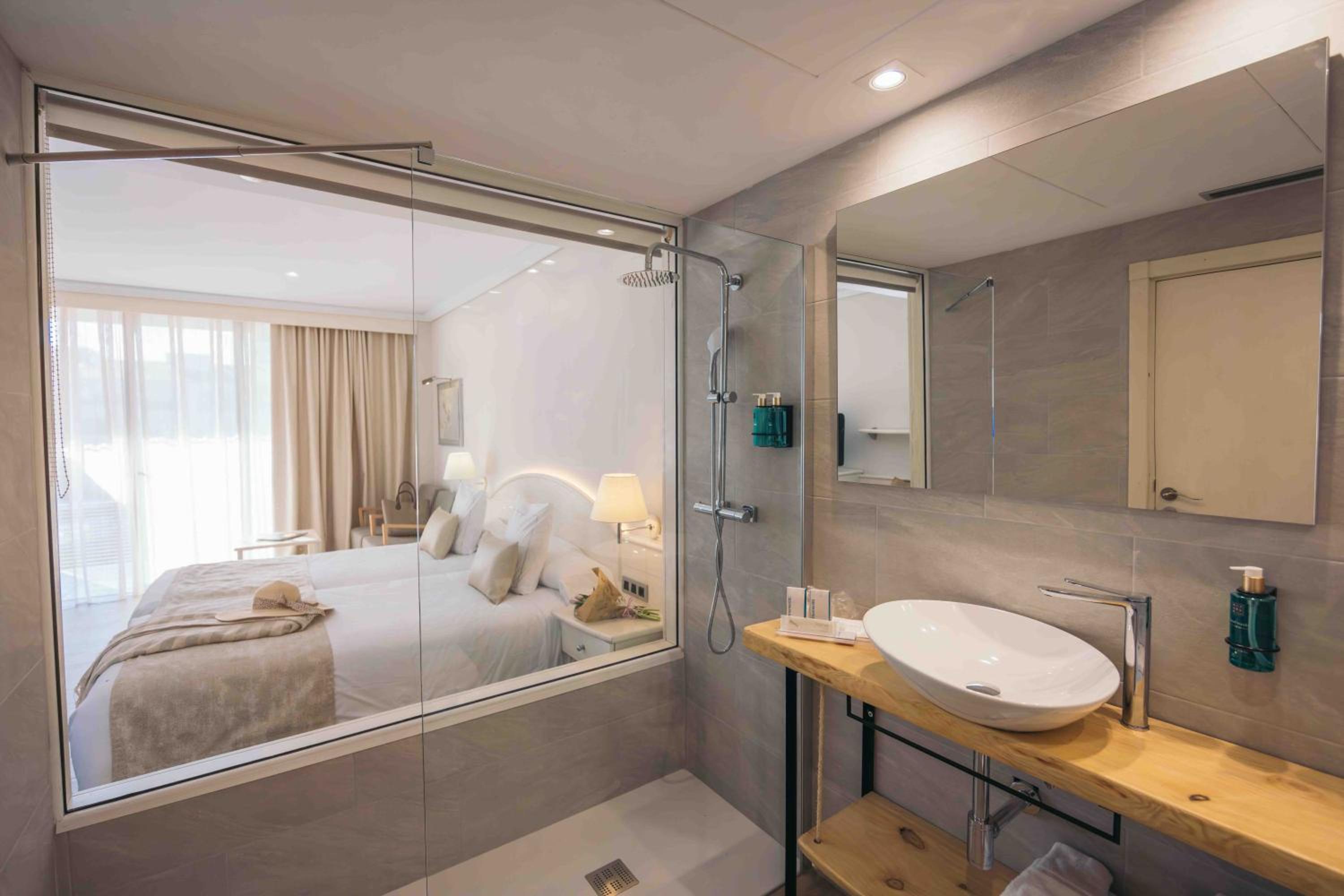 Double Room with Canal View - Photo 5