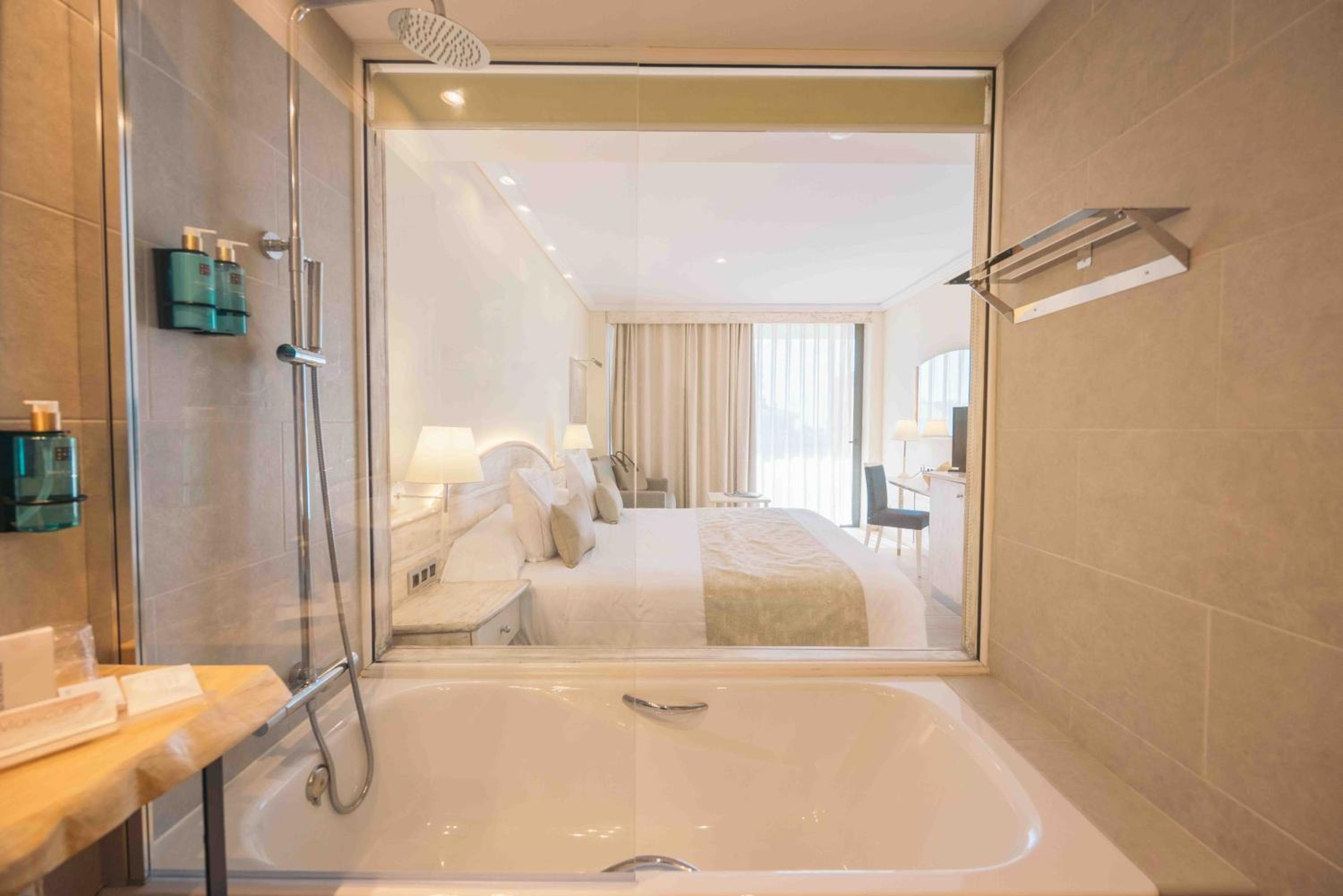 Double Room with Canal View - Photo 2